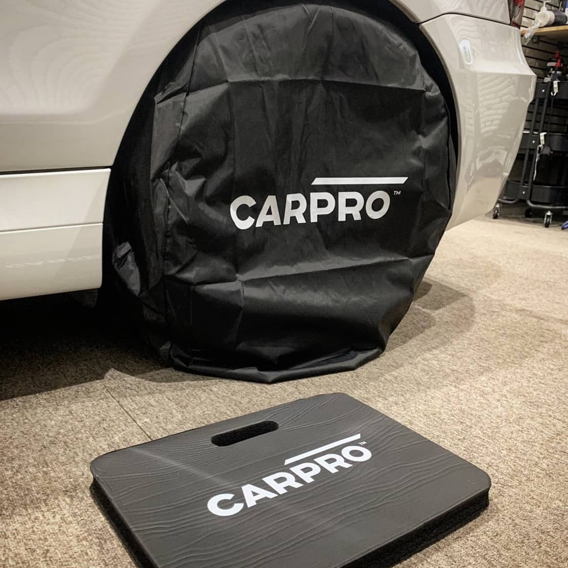 CarPro Japan - タイヤカバー＆ニーリングパッドで、足回りを整えられ 