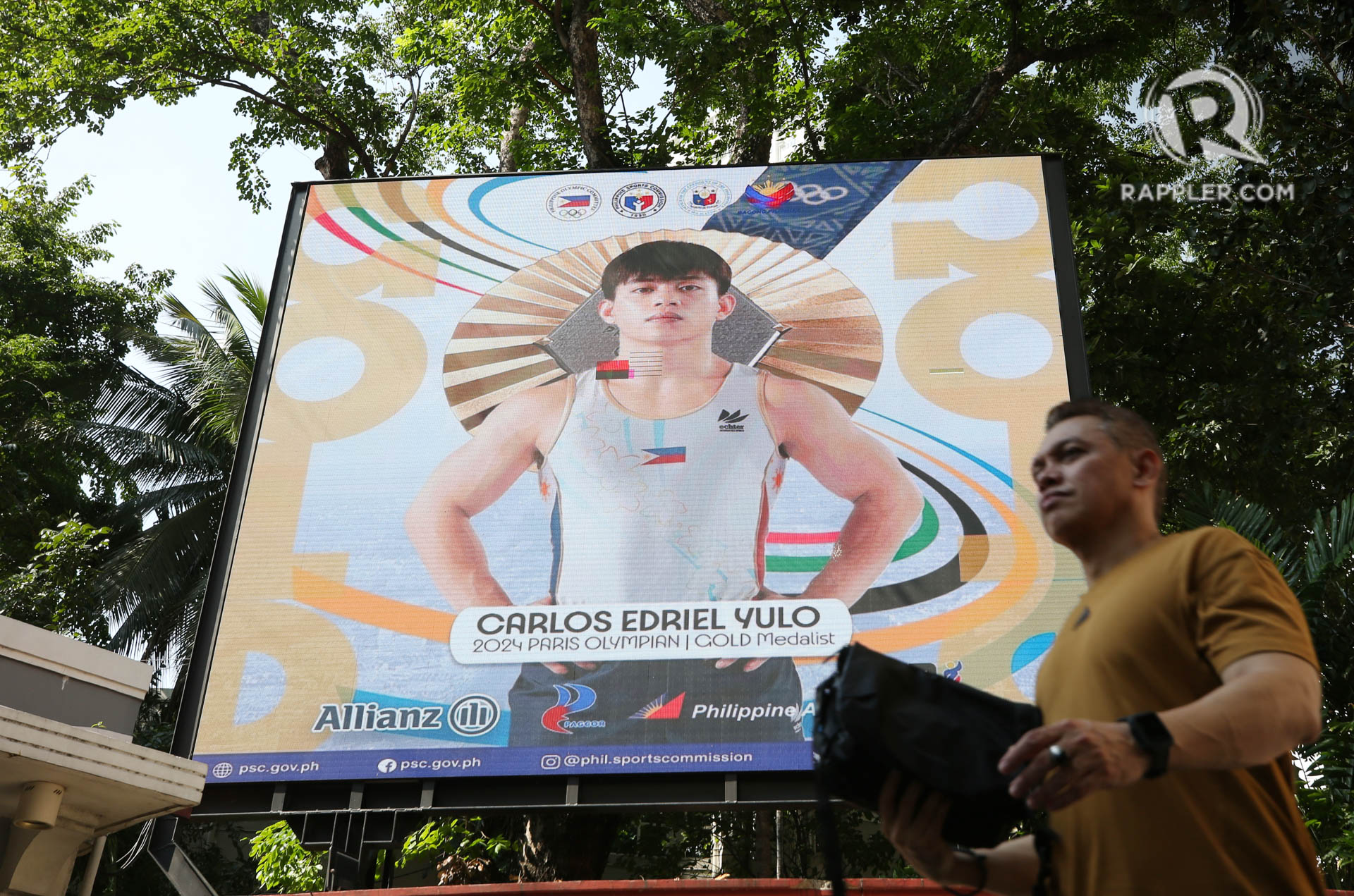 Rappler - An electronic billboard outside Rizal Memorial... | Facebook