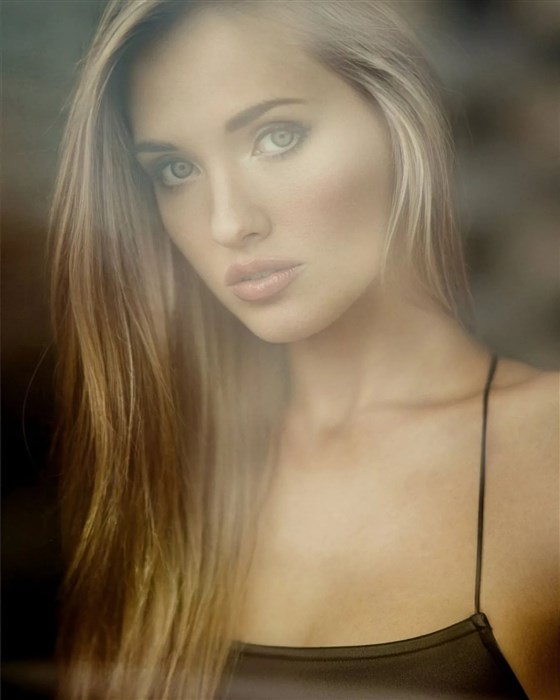 Modellenland Picture of the day 11 July 2023 Model Katy Hollick