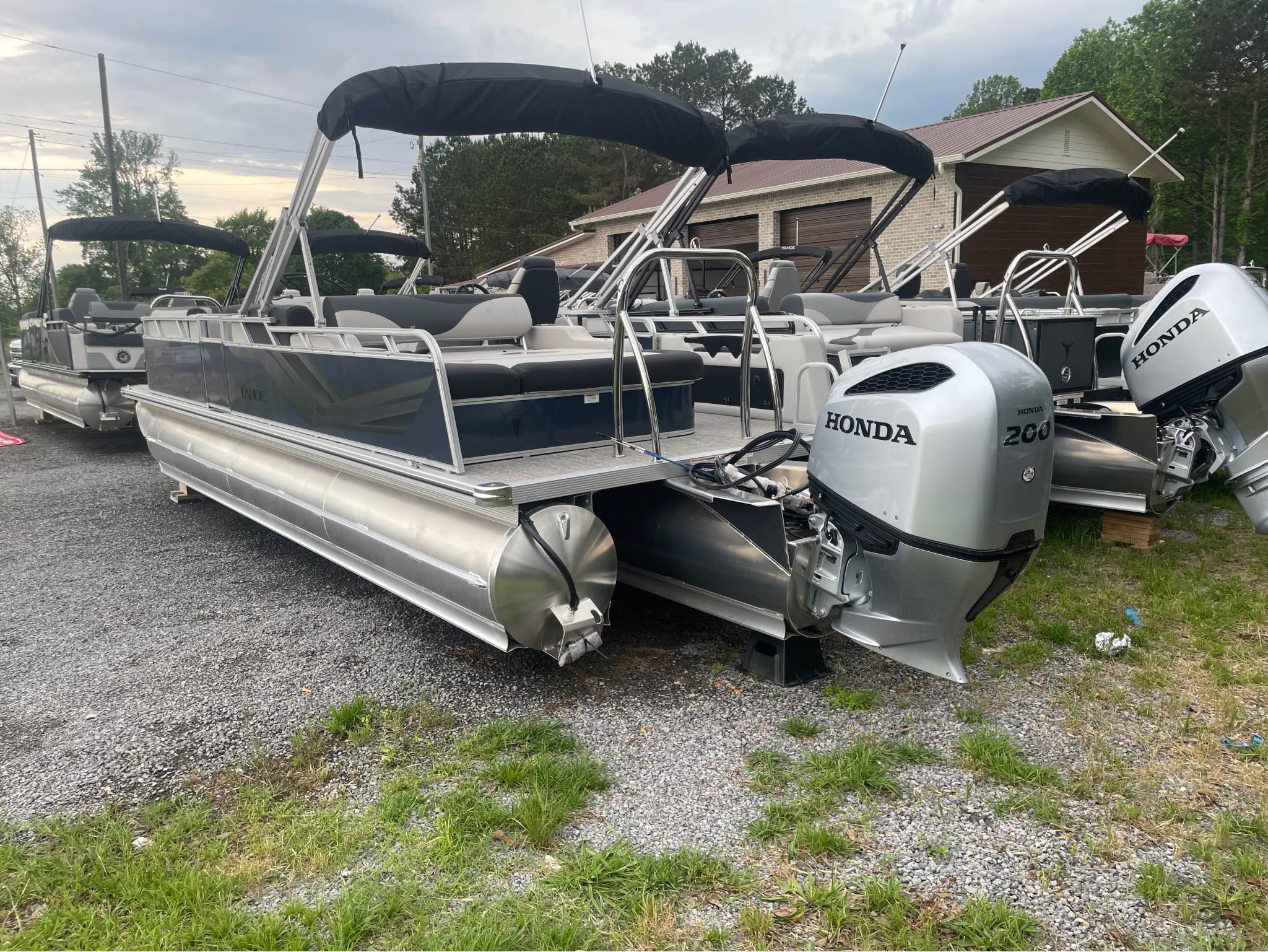 2025 Tahoe 2585 Sport Versatile Rear Bench - Boats - Crane Hill ...