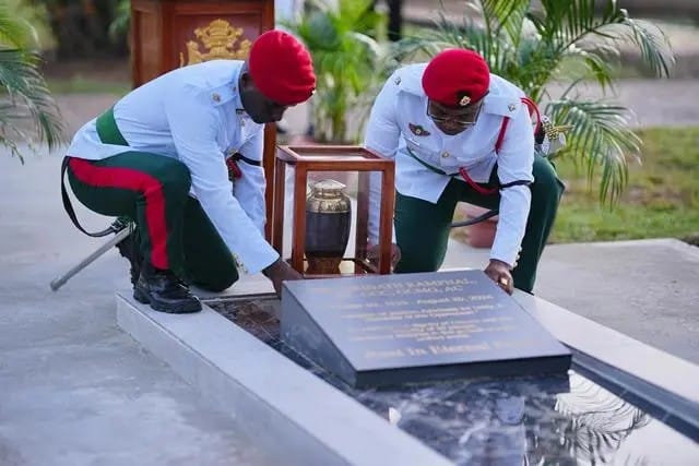 ABS - *SIR SHRIDATH RAMPHAL LAID TO REST* The region paid its final ...
