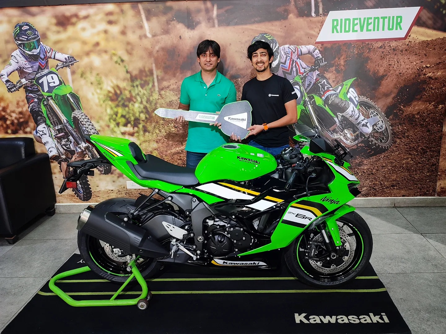 Mr. Zuhair and his better half welcome their all-new ZX-6R with