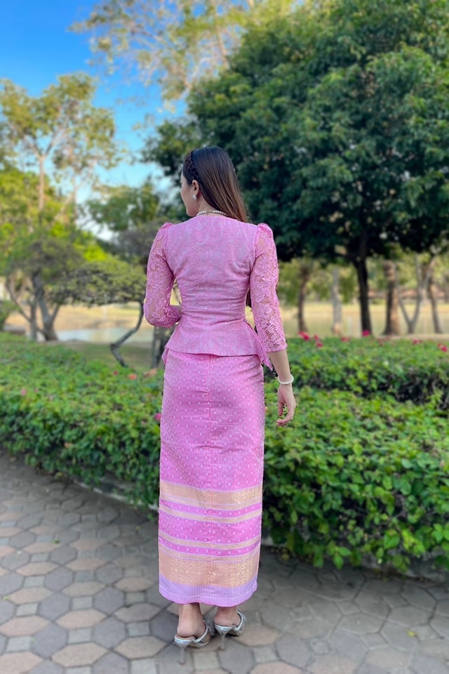 กระโปรงผ้าพื้นเมือง ผ้าไทย ผ้าฝ้าย ชุดไทย เสื้อลูกไม้ ชุดพื้นเมือง