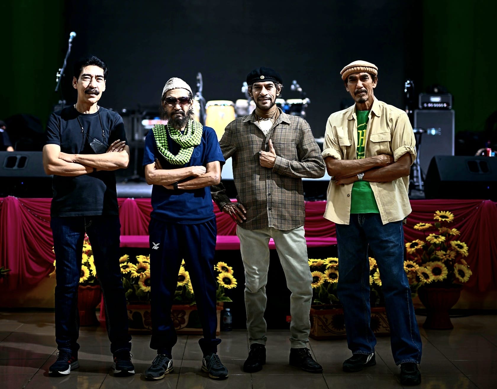 นอกจากดนตรีแล้ว... - Hammer Band Thailand | Facebook