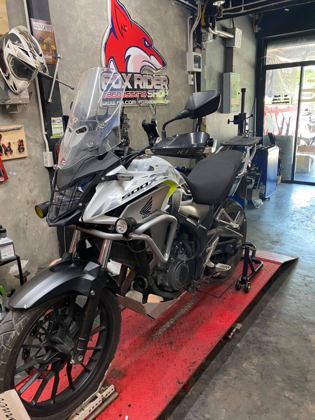 Fox Rider Shop - 🦊 CB500x ติดตั้งขาตั้งคู่ และการ์ดหม้อน้ำ... | Facebook