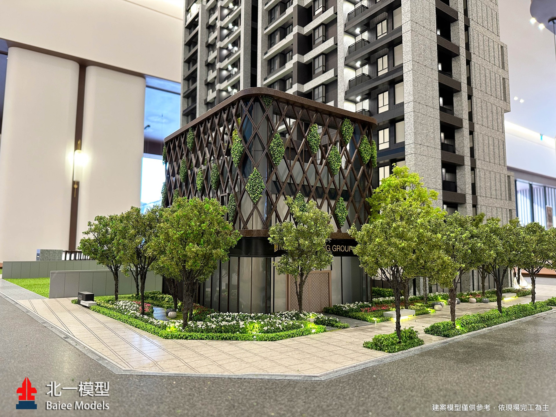 当店3階 書籍販売中 建築知識2024年3月号 は模型制作の基礎知識や表現方法 アイデアなど写真やイラストで丁寧に解説されています プロの設計者や作家さんによる作品作りのノウハウも紹介 ジオラマやミニチュア制作にもおすすめです ECショップ https