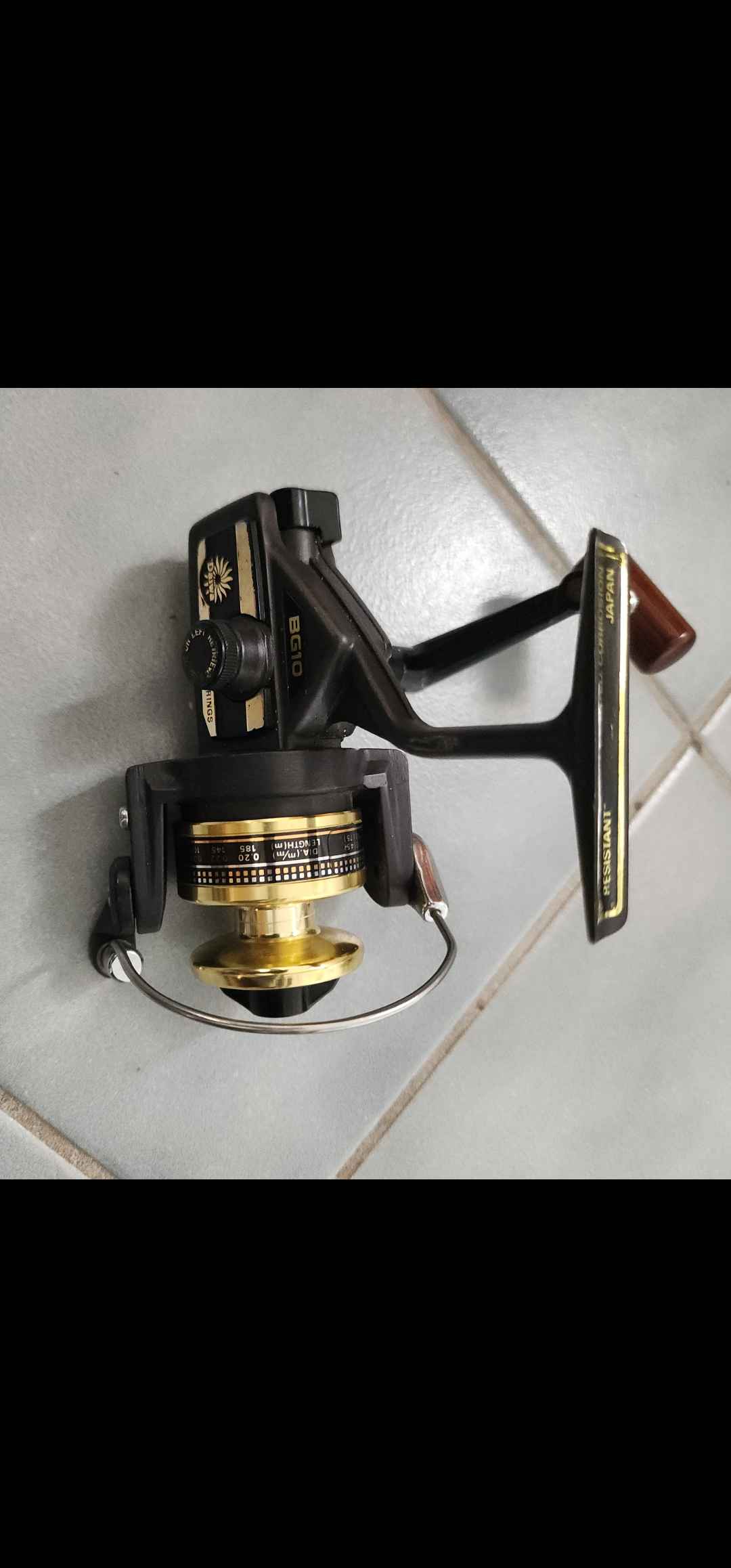 daiwa bg10 reel BG Saltwater Spinning 3500 - 5.7:1 Gear Ratio - 6+1 Bearings - 38.50" Retrieve Rate - 17.60 lb Max Drag because its unique shape cuts out the fat while distributing stress more evenly for maximum strength in a lightweight design Molinete Daiwa Bg 10 Japan