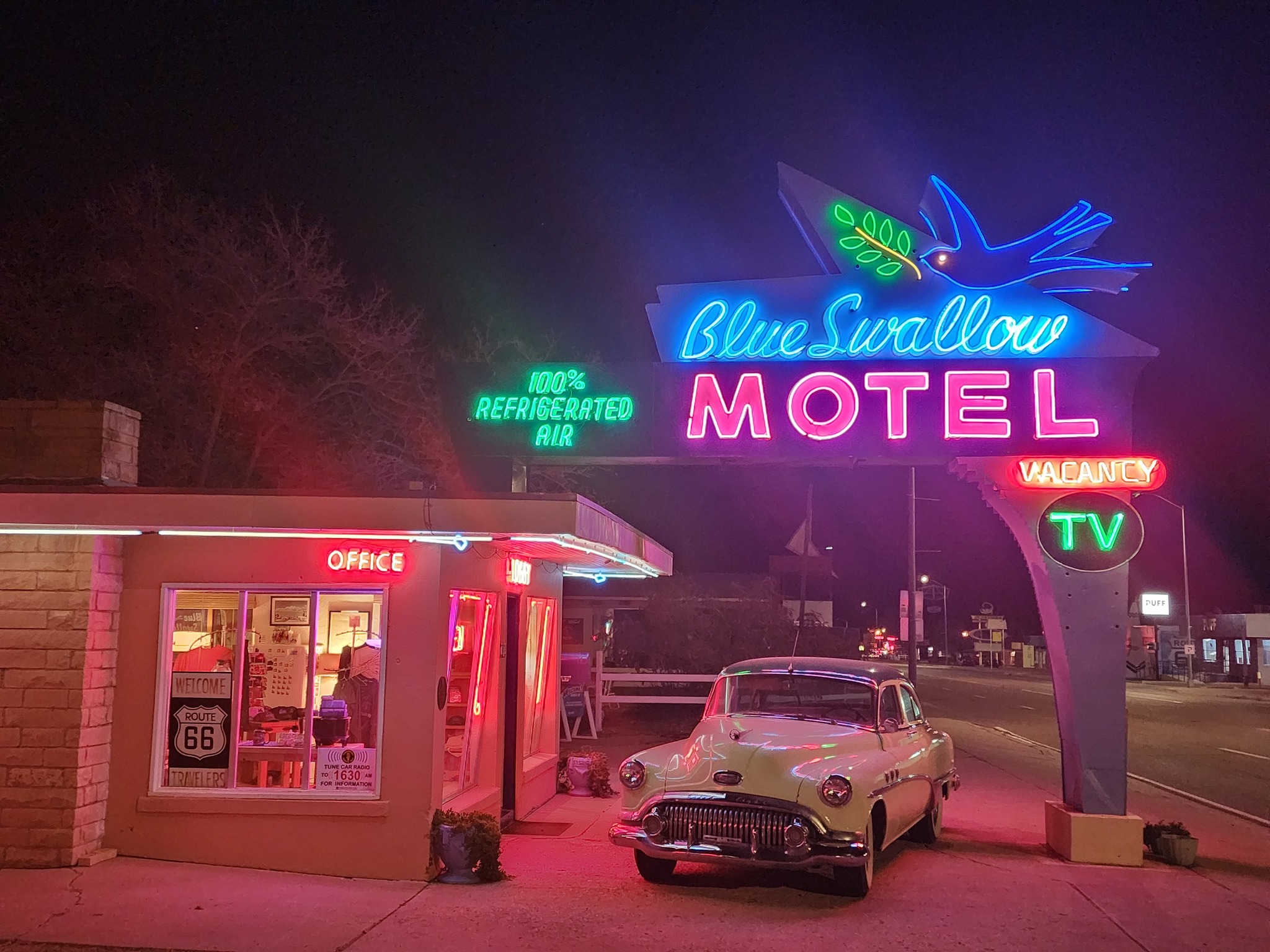 Tucumcari, New Mexico: Neon nights. #route66 #neon #tucumcari