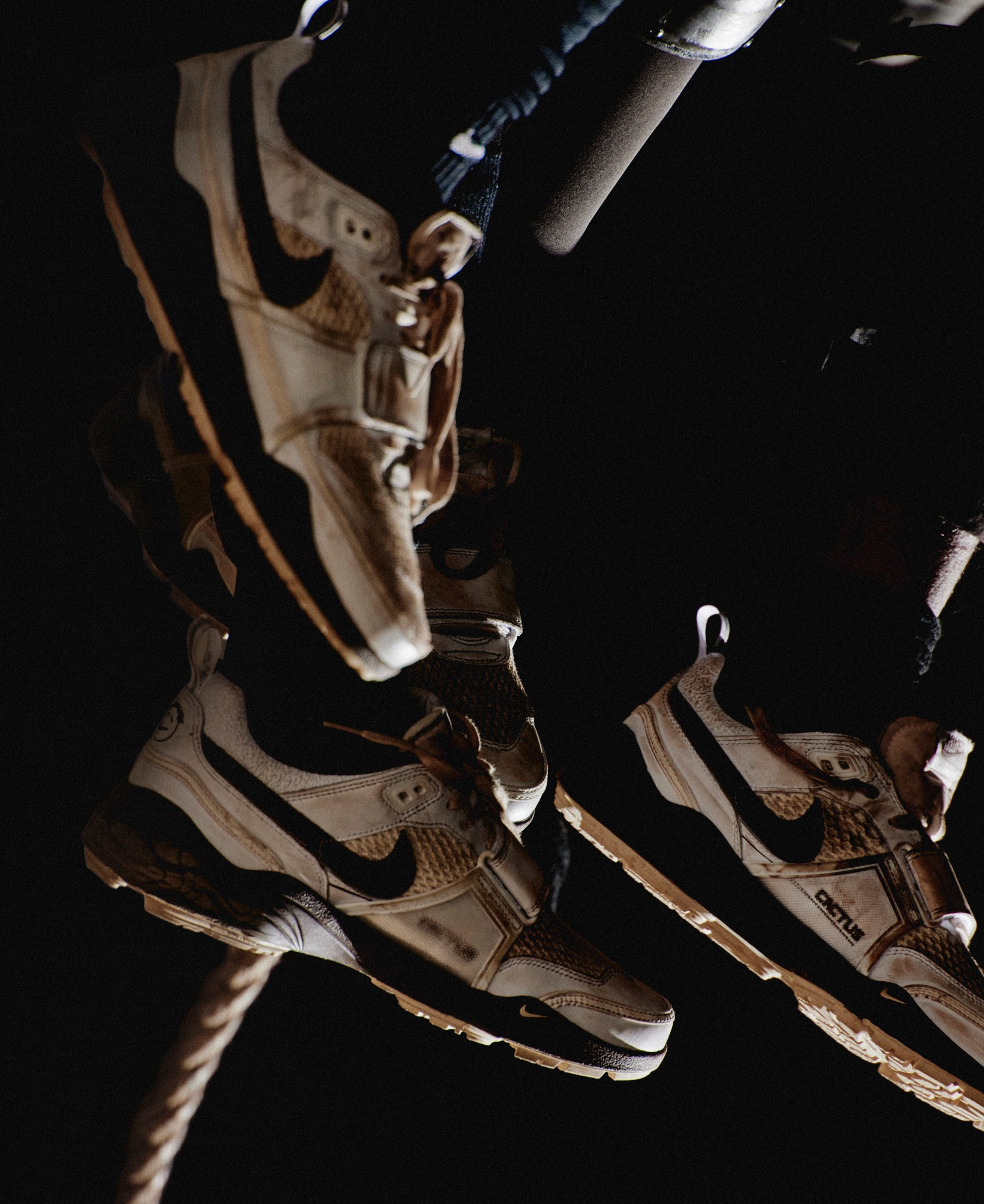 TRAVIS SCOTT X NIKE ZOOM FIELD JAXX 