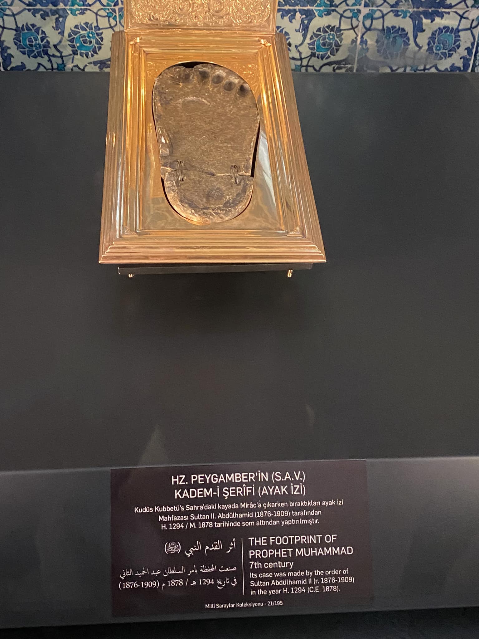 Emeal - The foot print of the Prophet Muhammad. Oh really? 🤔 | Facebook