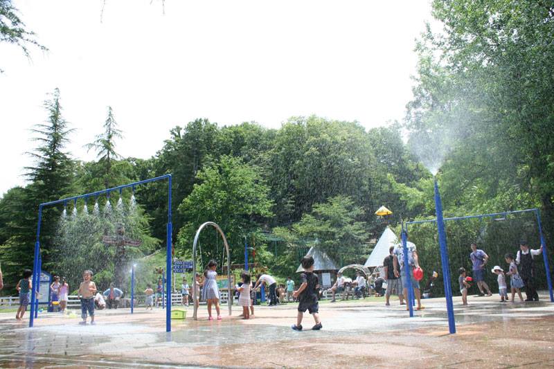 修善寺虹の郷 虹の郷のカナダ村にある わんぱく水遊び広場 今シーズンは 4月21 土 にオープンします Facebook