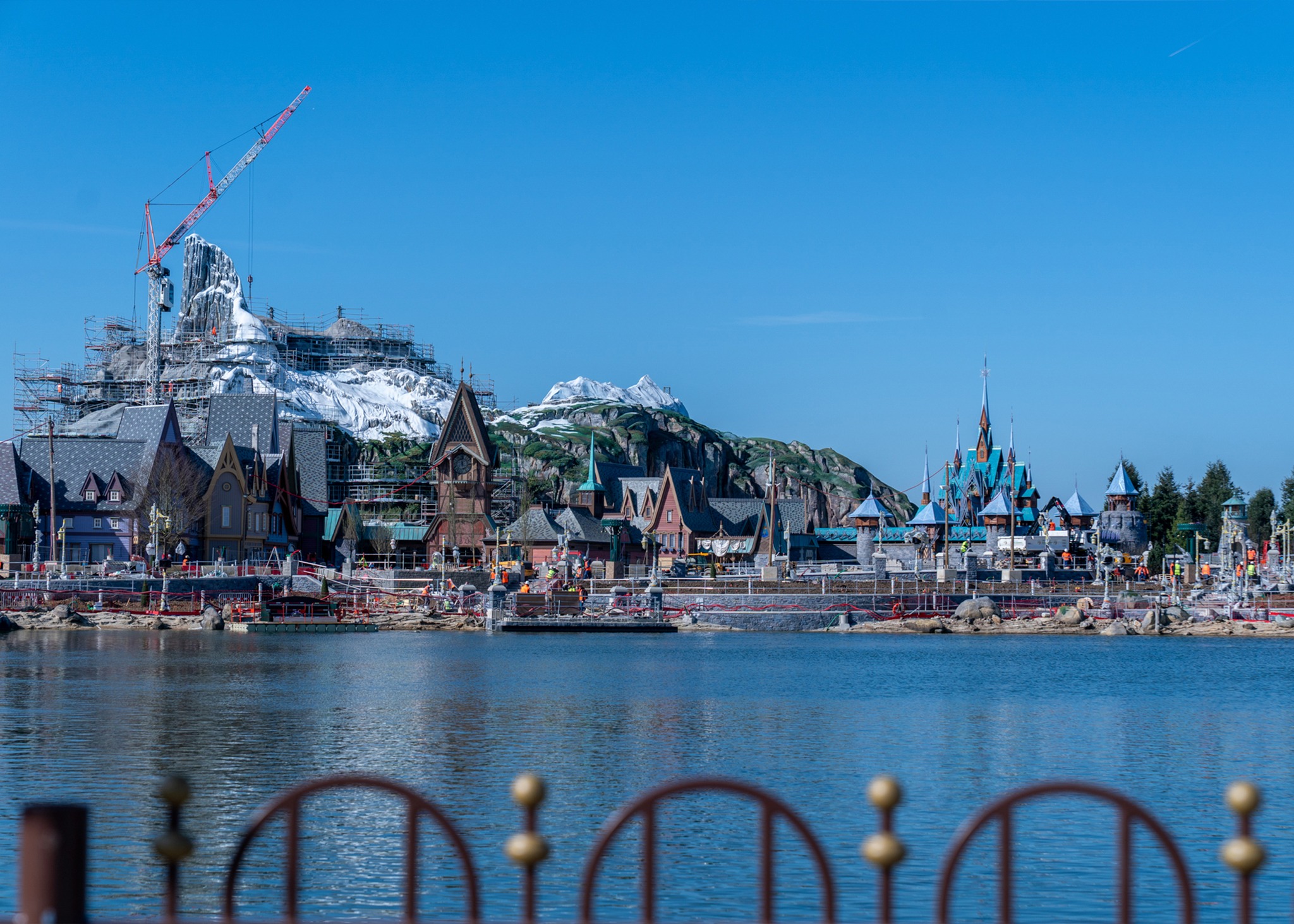 ❄️ World of Frozen is taking shape! The North Mountain, towering 