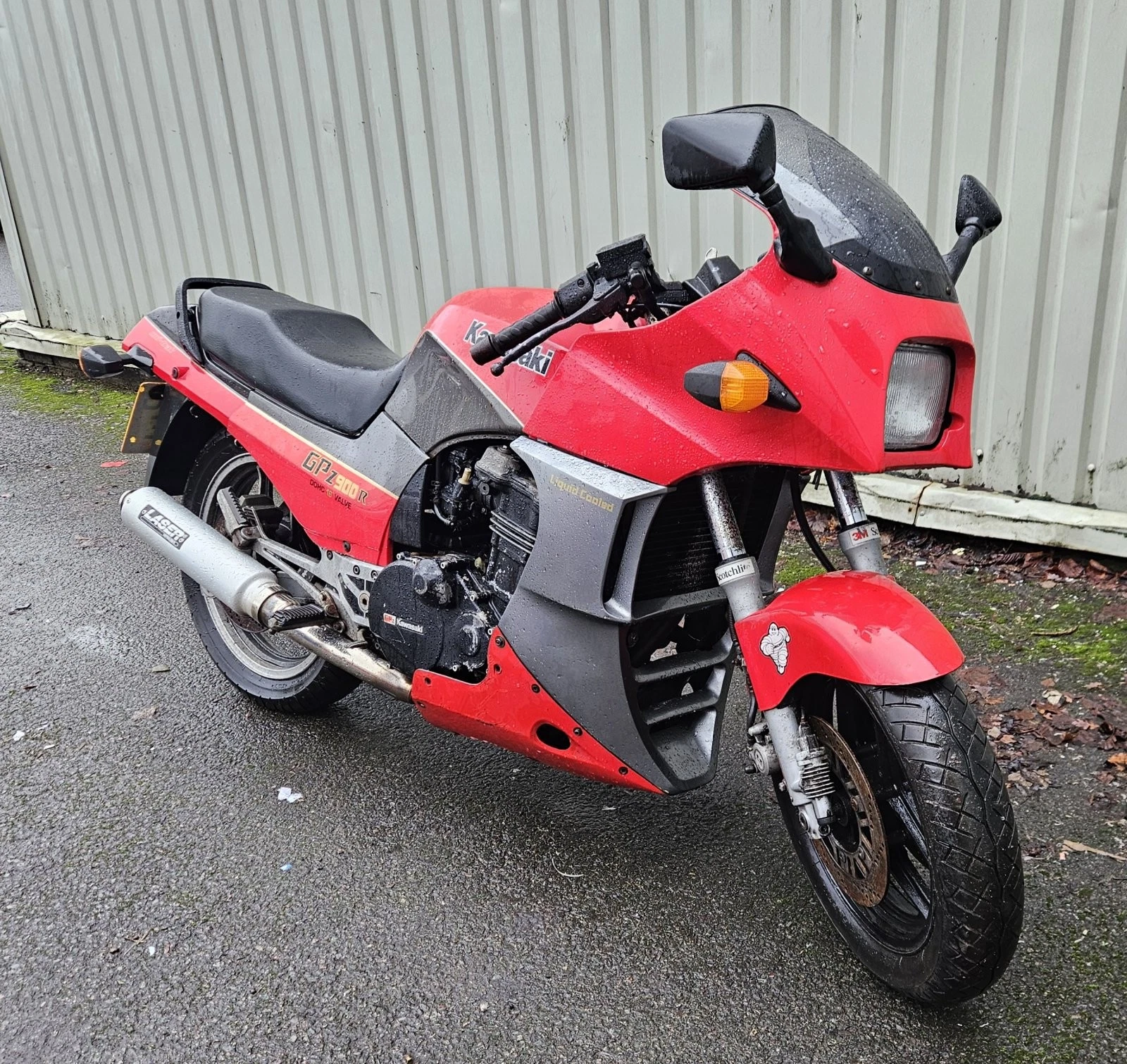 Check out this 1999 Kawasaki ZX9R project bike, a 900cc super