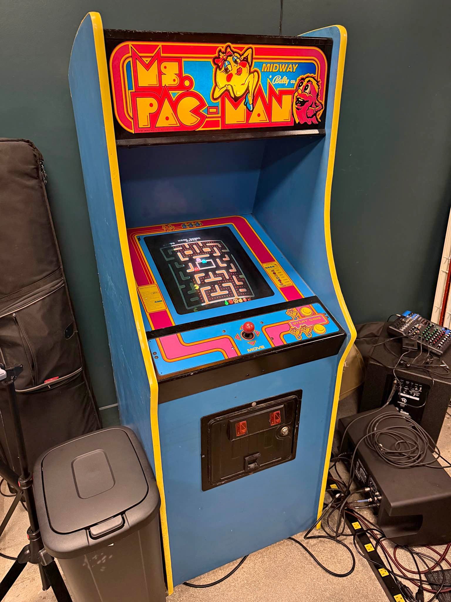 Original Mrs Pac-Man machine - Slot Machines - Naples Park, Florida ...