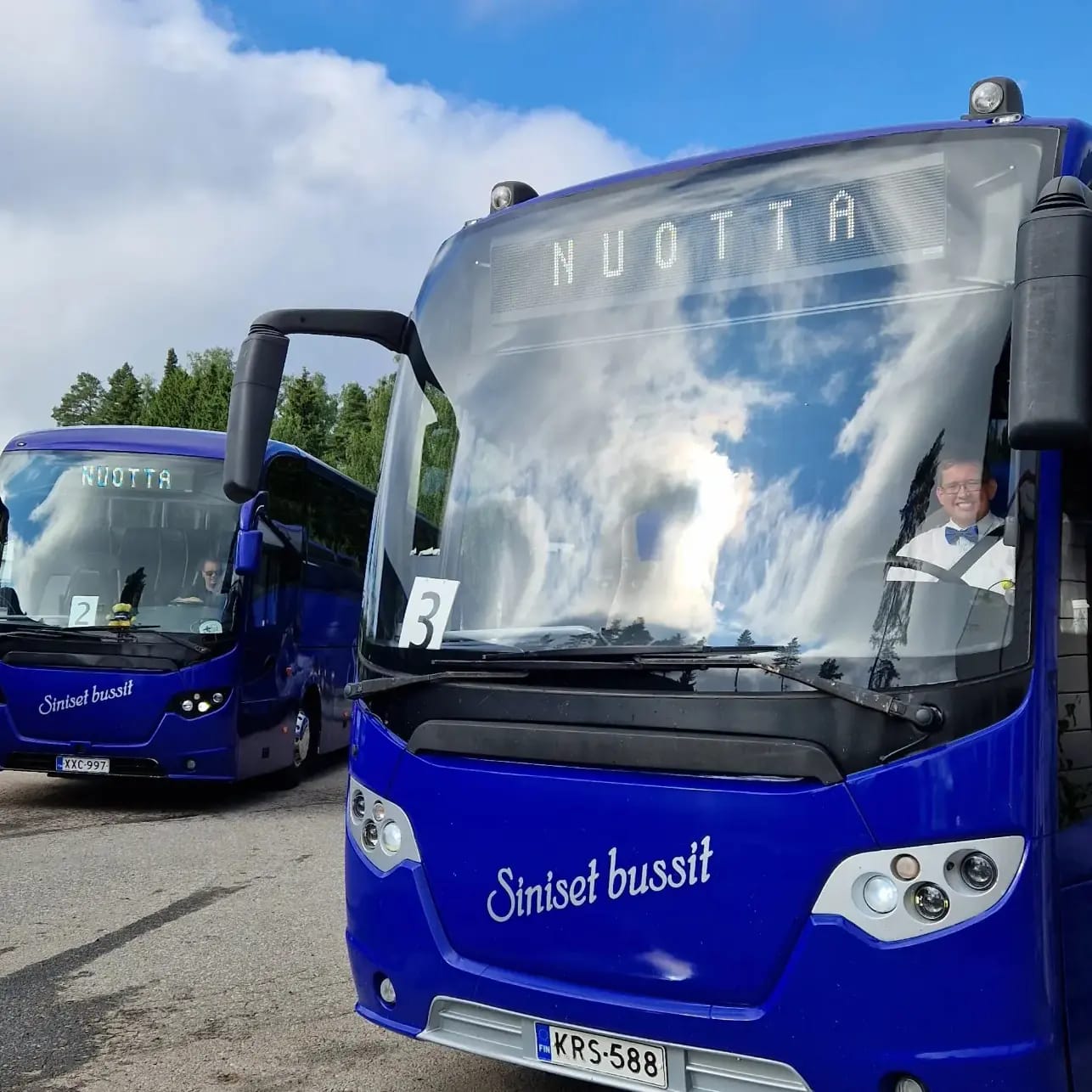 Siniset bussit - Hene Oy:n matkustajat sen tietävät: onni on tapa ...
