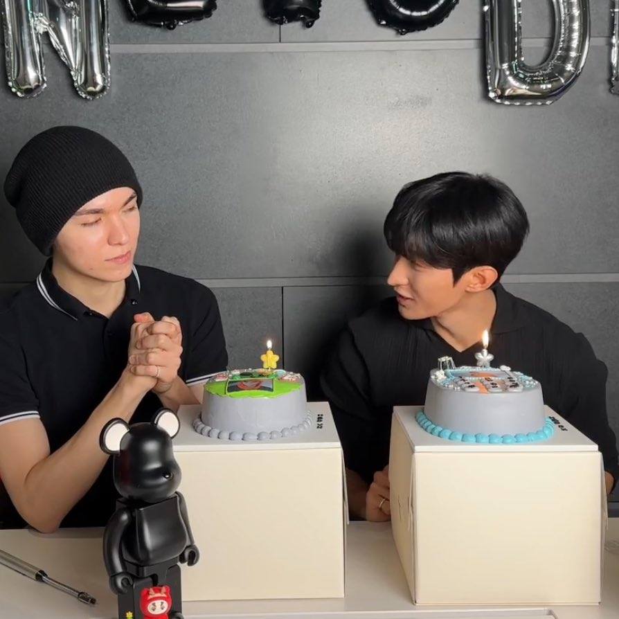 Our Maknae got another fancy looking cake this year and here's 218