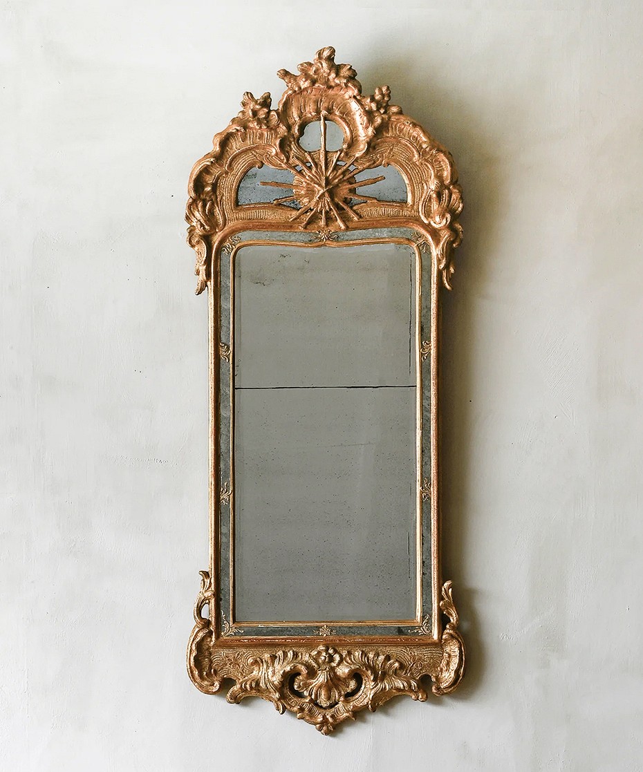 Rare 18th century Swedish mirror found at Everett secondhand shop