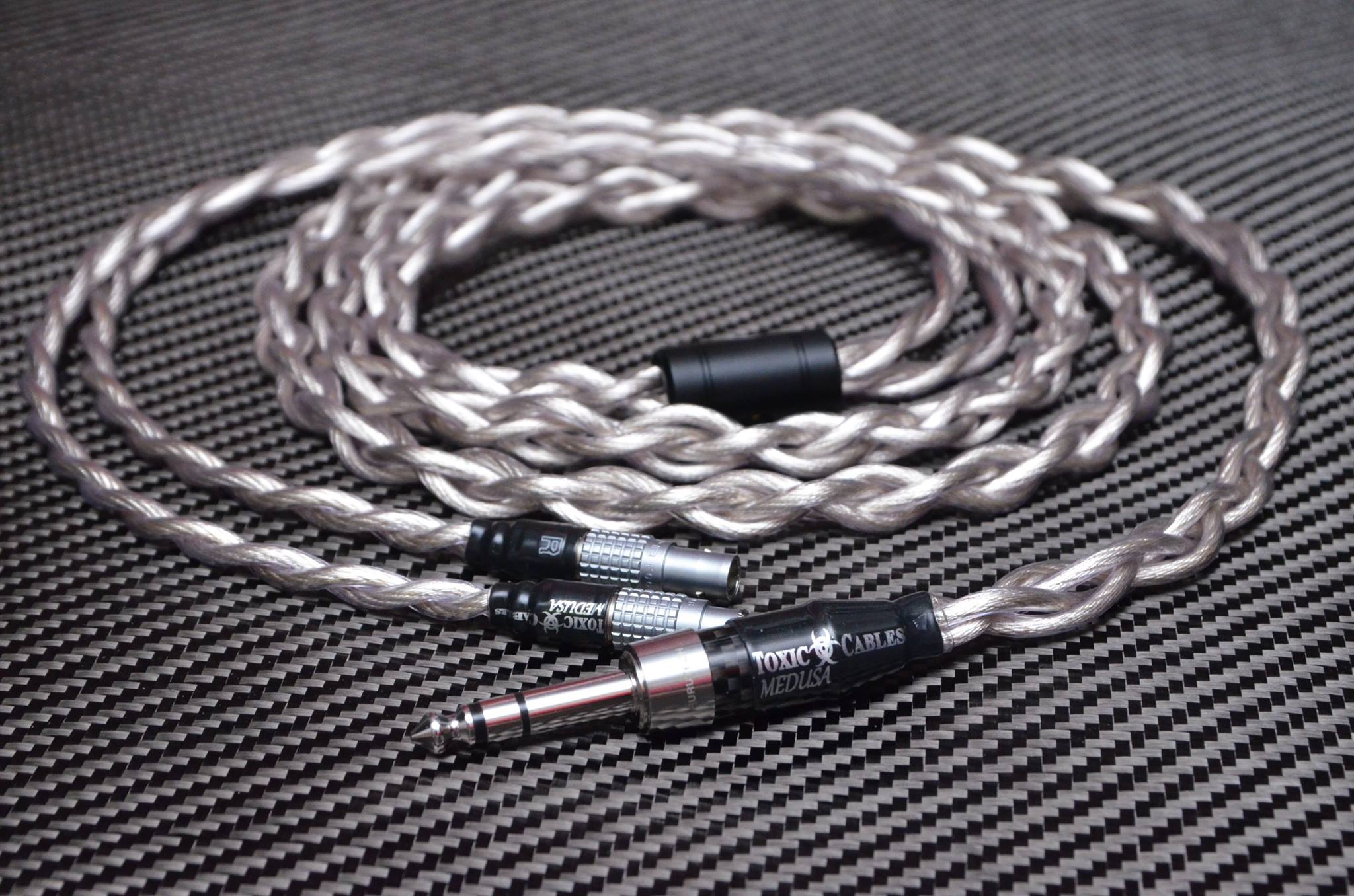 Toxic Cables Cerberus 2pin/4.4 85本限定
