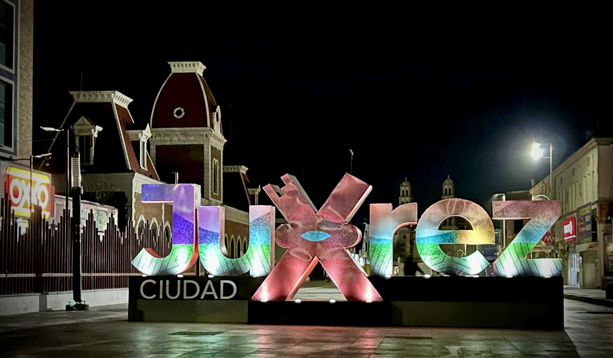 Hecho X Jrz - Las nuevas letras #Juárez de noche 🌑 📸 En...