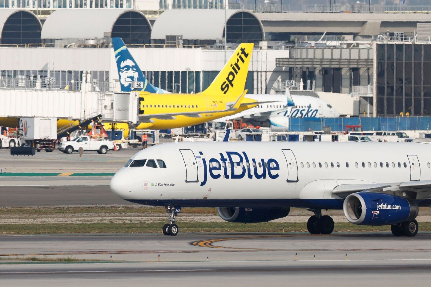 Camille - 𝗪𝗵𝗲𝗻 𝗼𝗻𝗲 𝗱𝗼𝗼𝗿 𝗰𝗹𝗼𝘀𝗲𝘀, 𝗮𝗻𝗼𝘁𝗵𝗲𝗿 𝗼𝗽𝗲𝗻𝘀. JetBlue and Spirit ...