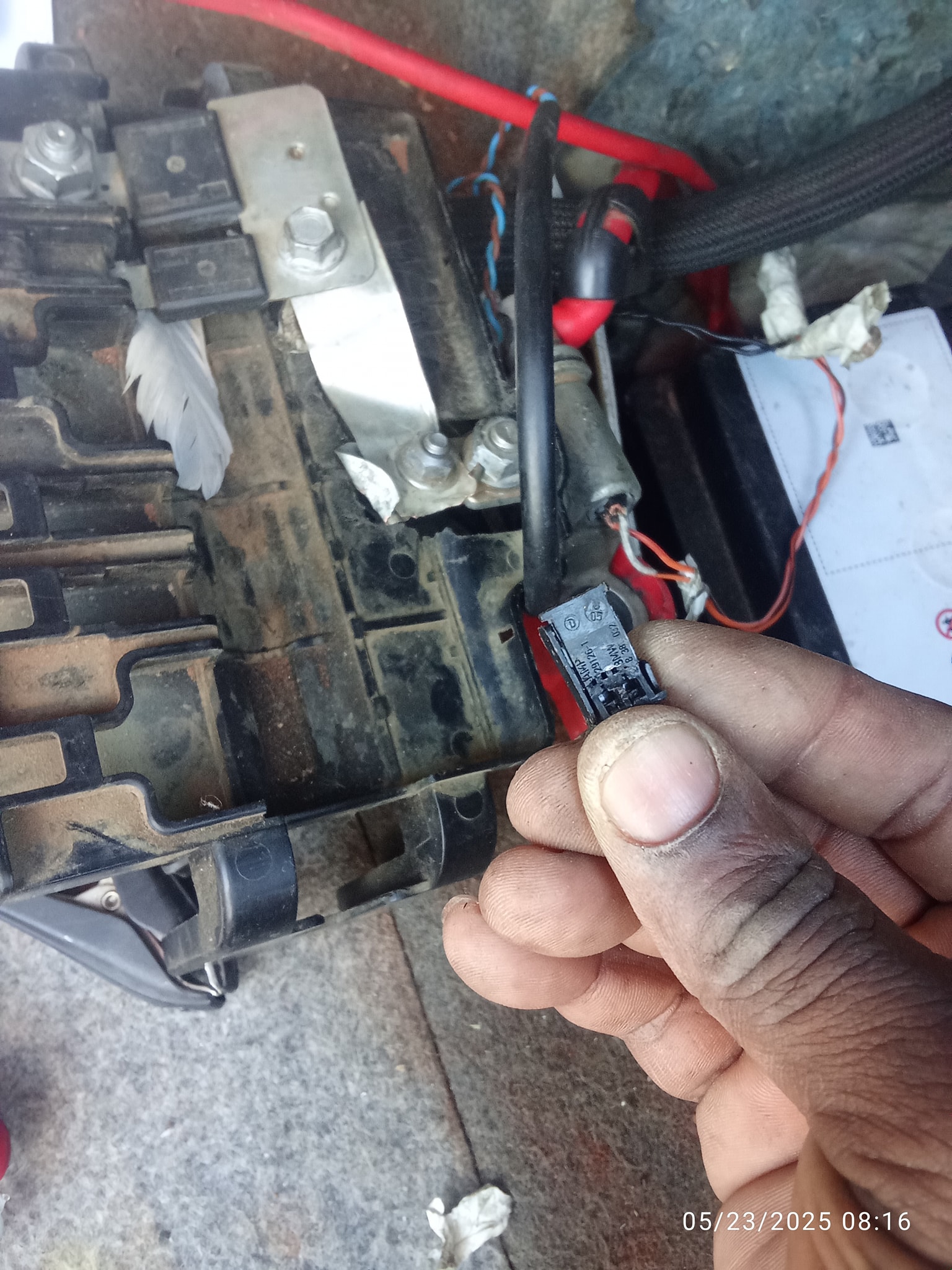 what are the 2 wire connectors in the power terminal for?