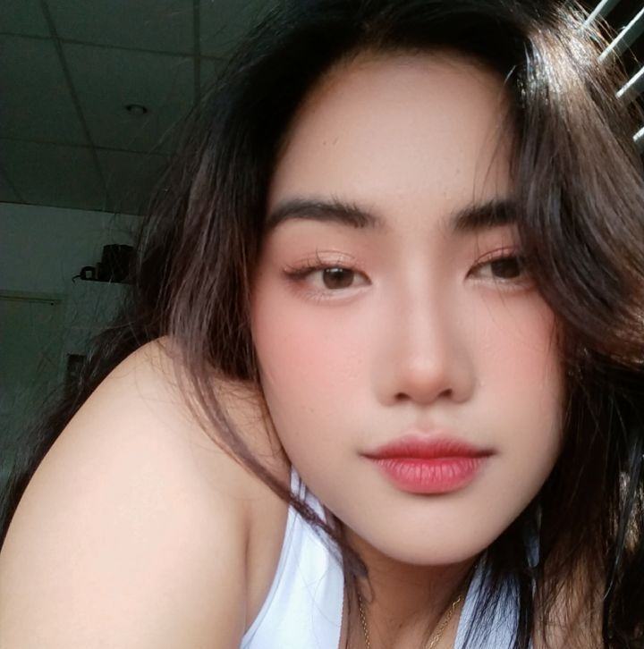 Lia L Lee