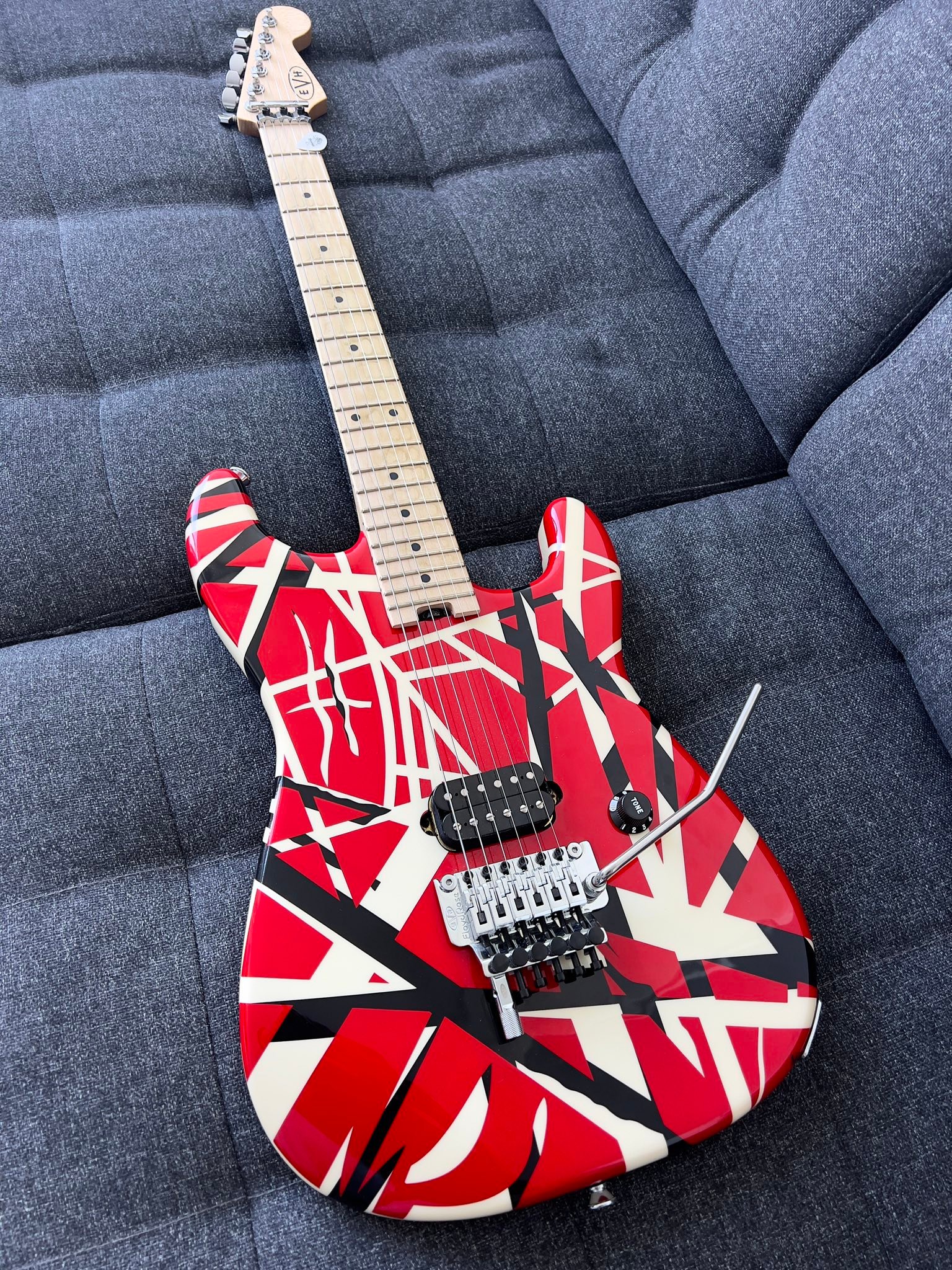 EVH Striped Series red/black/white guitar