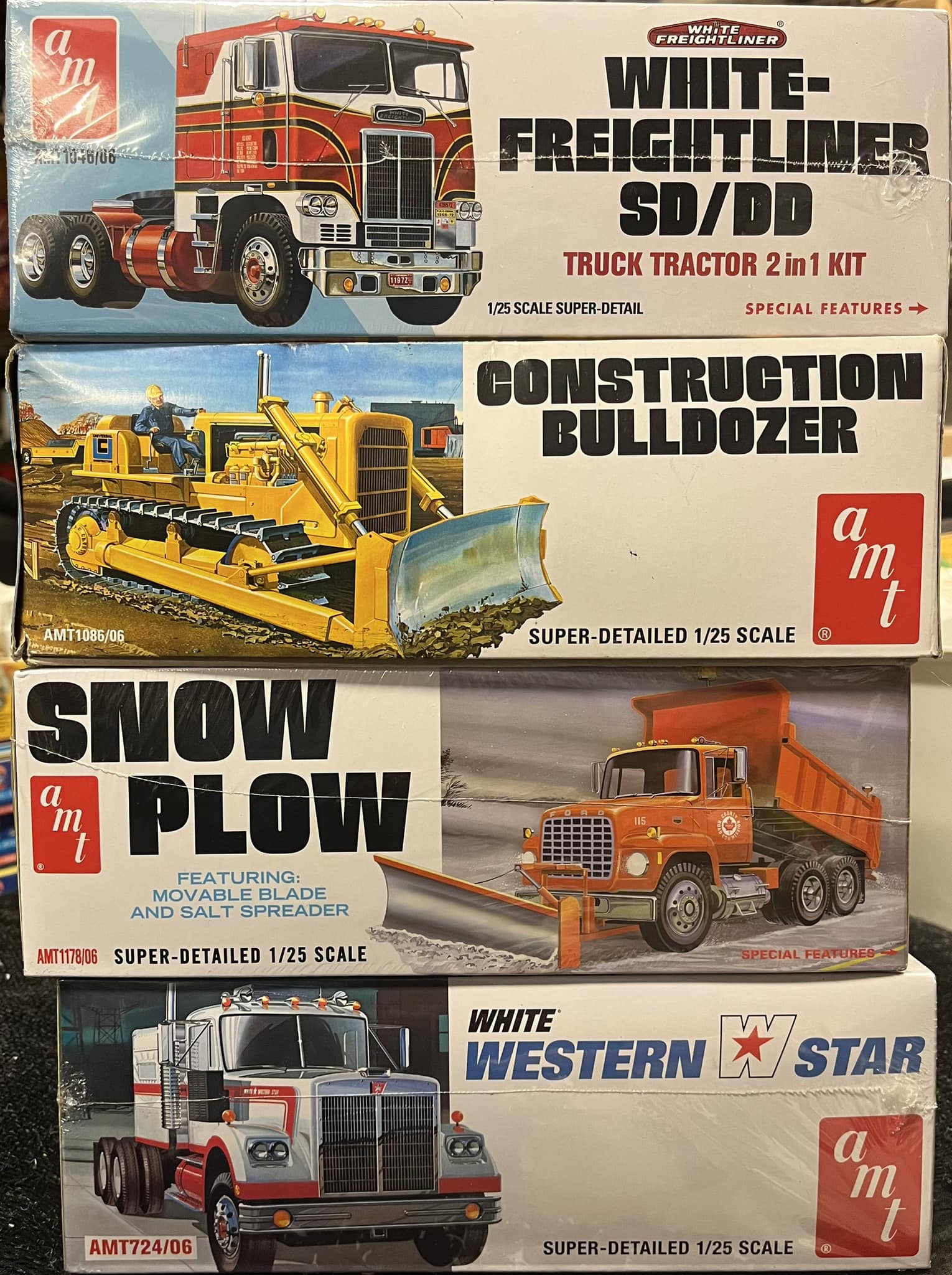 White Freightliner SD/DD Kit Building Options and Configurations