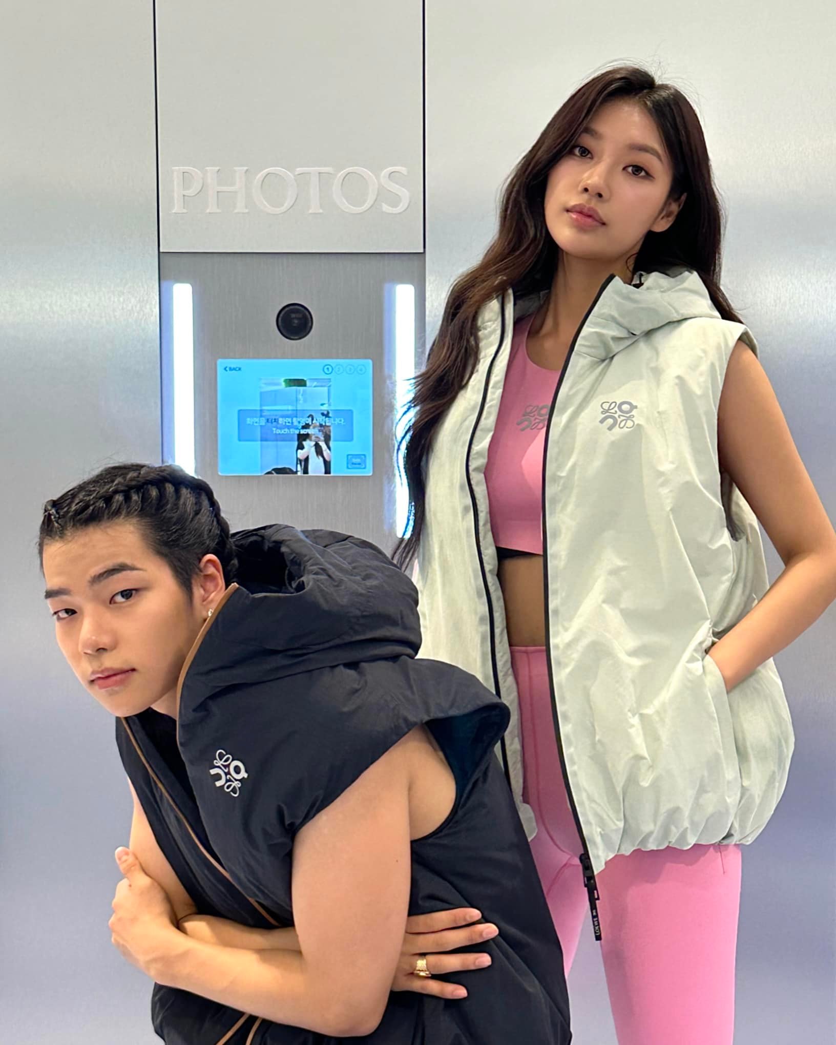 KPLUS - KPLUS X LOEWE x ON💗.•* 로에베xOn컬렉션 팝업에 KPLUS 모델들이... | Facebook