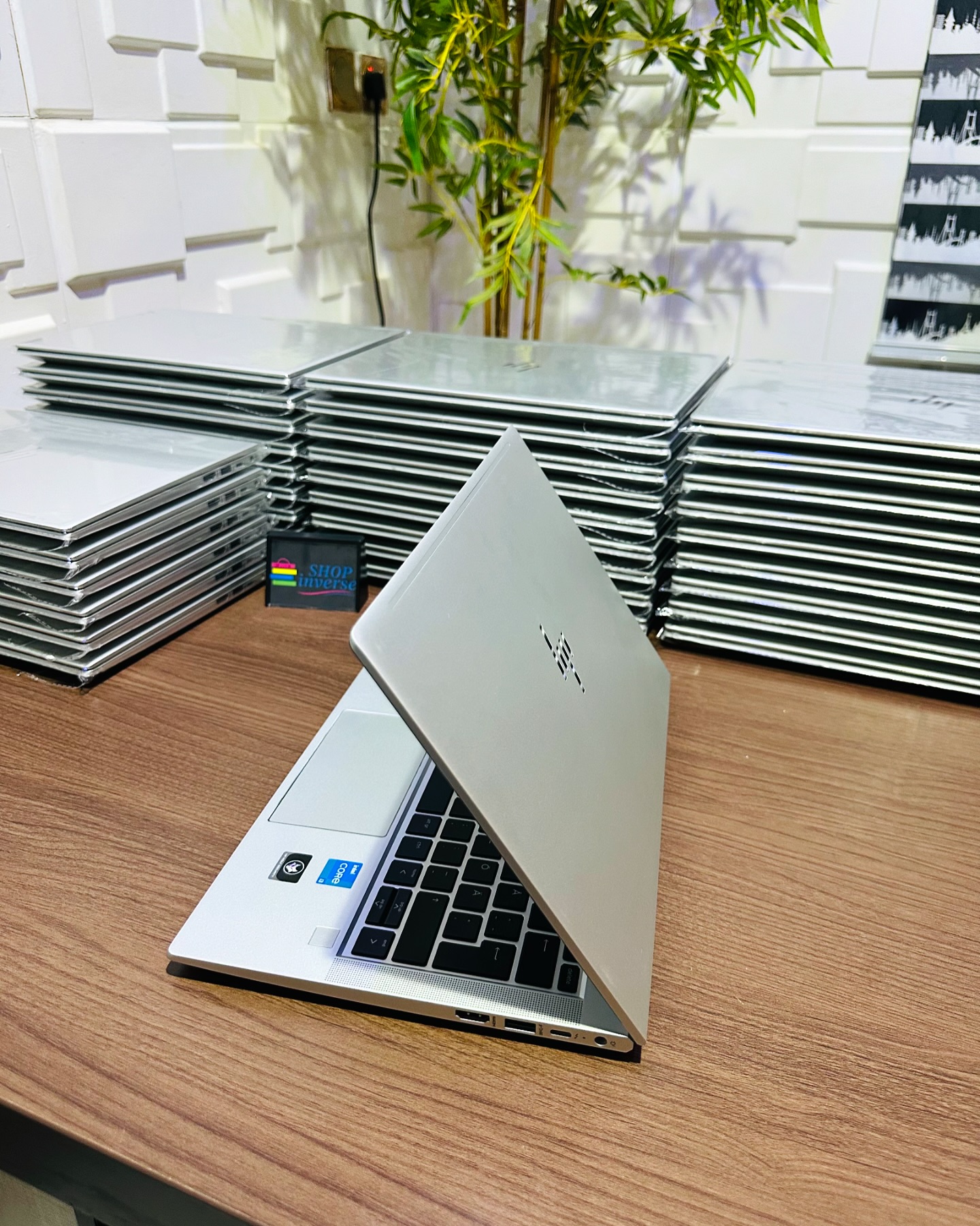 HP EliteBook 630 G9 - 12th Gen. Intel Core i3 - 256GB SSD - 8GB