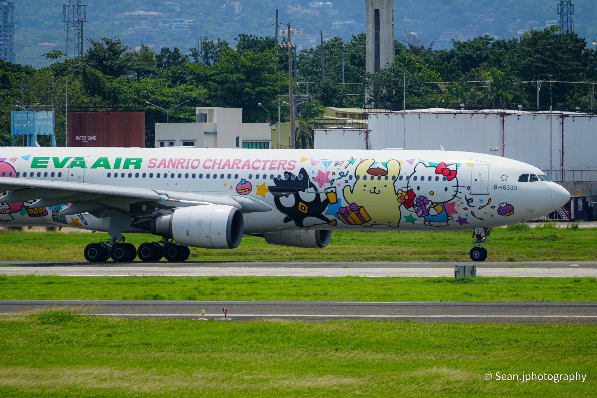 Eva Air A330-300 (B-16333 & Hello Kitty - Sanrio Characters Livery
