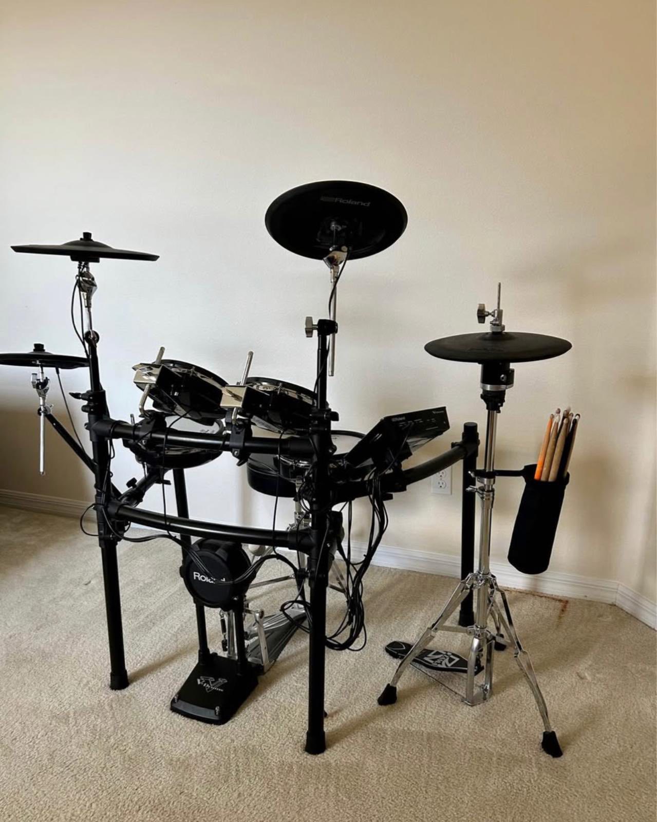 Roland TD-25 V Drum Set for Sale with Speaker