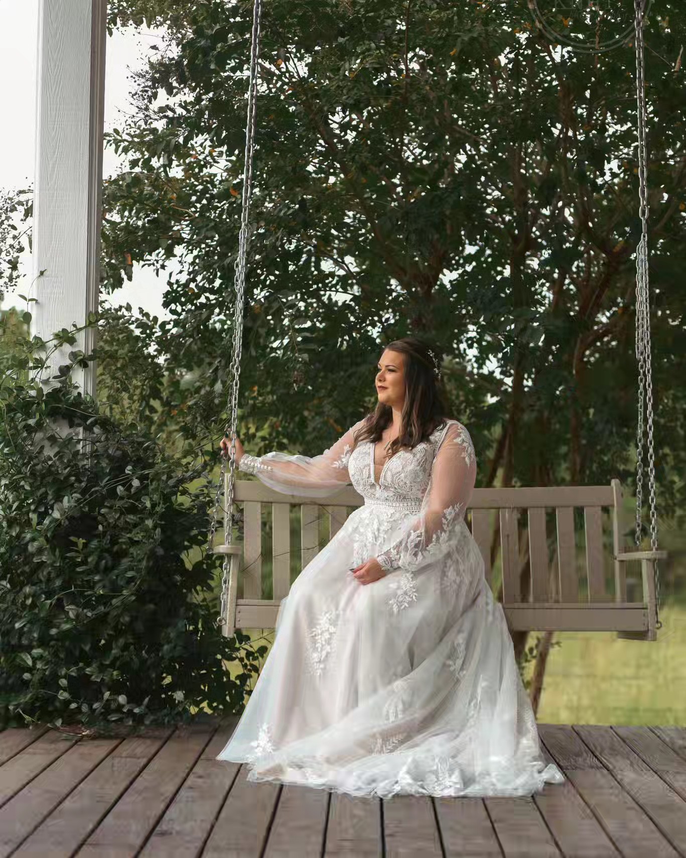 Can a partner wear a white shirt with an ivory wedding dress?