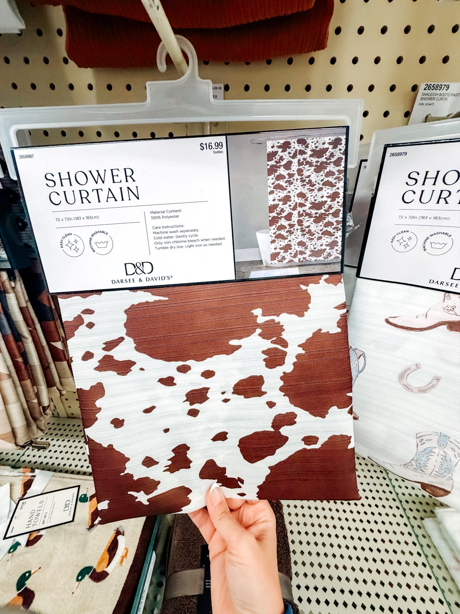 Okkkk Hobby Lobby with the CUTEST shower curtains and bathroom