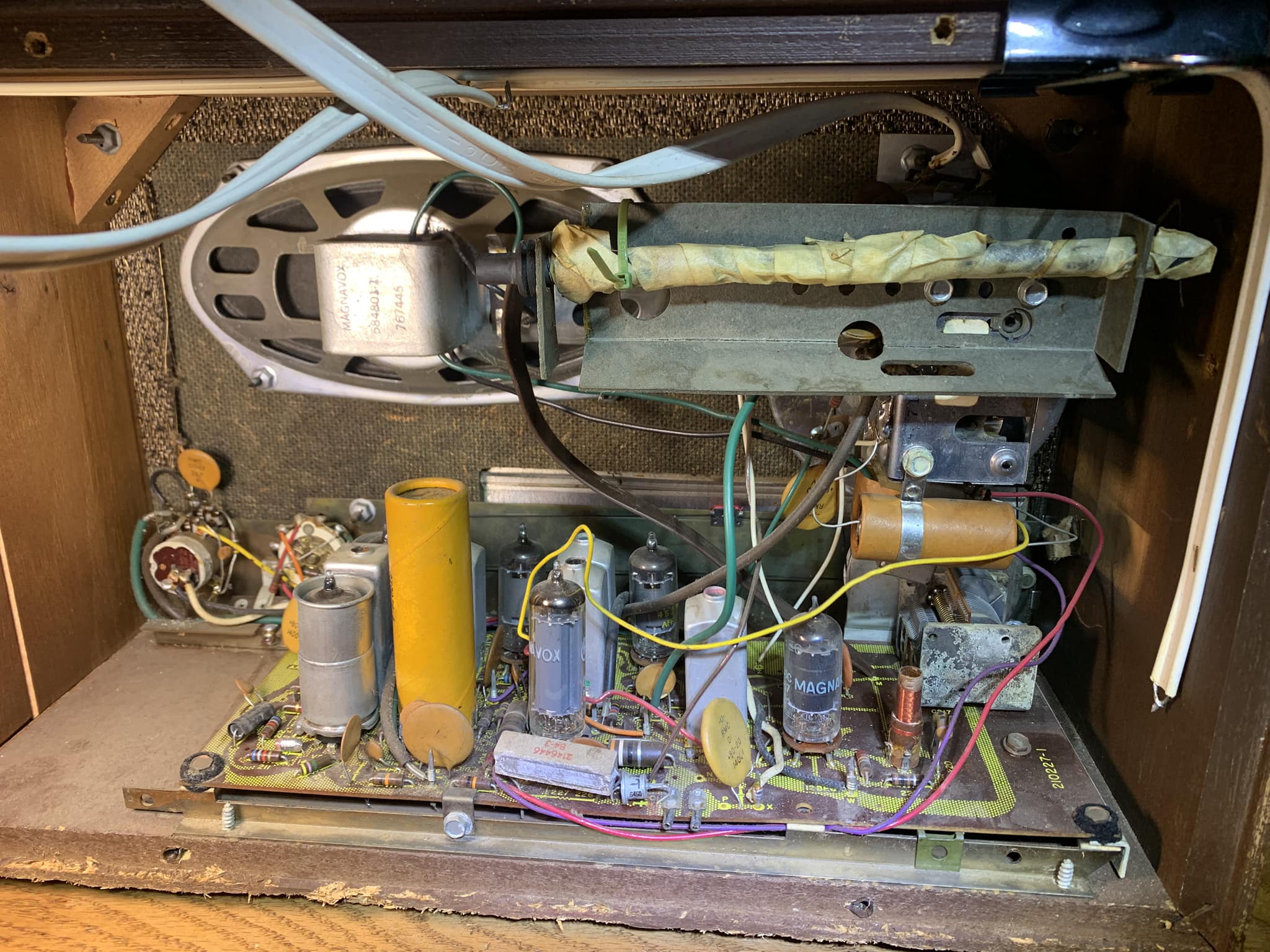 Where to find Magnavox Prelude FM048 schematic and service guide?