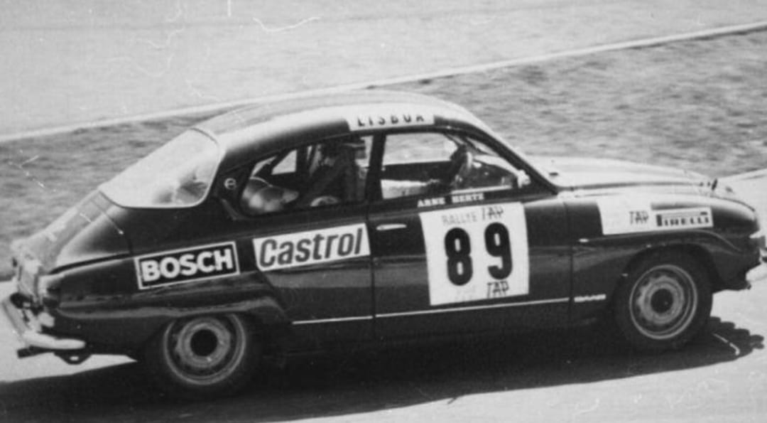 Modellino 1:18 Saab 96 V4 Rally &ndash; Stig Blomqvist #1, Rally Di Svezia 1973, IXO