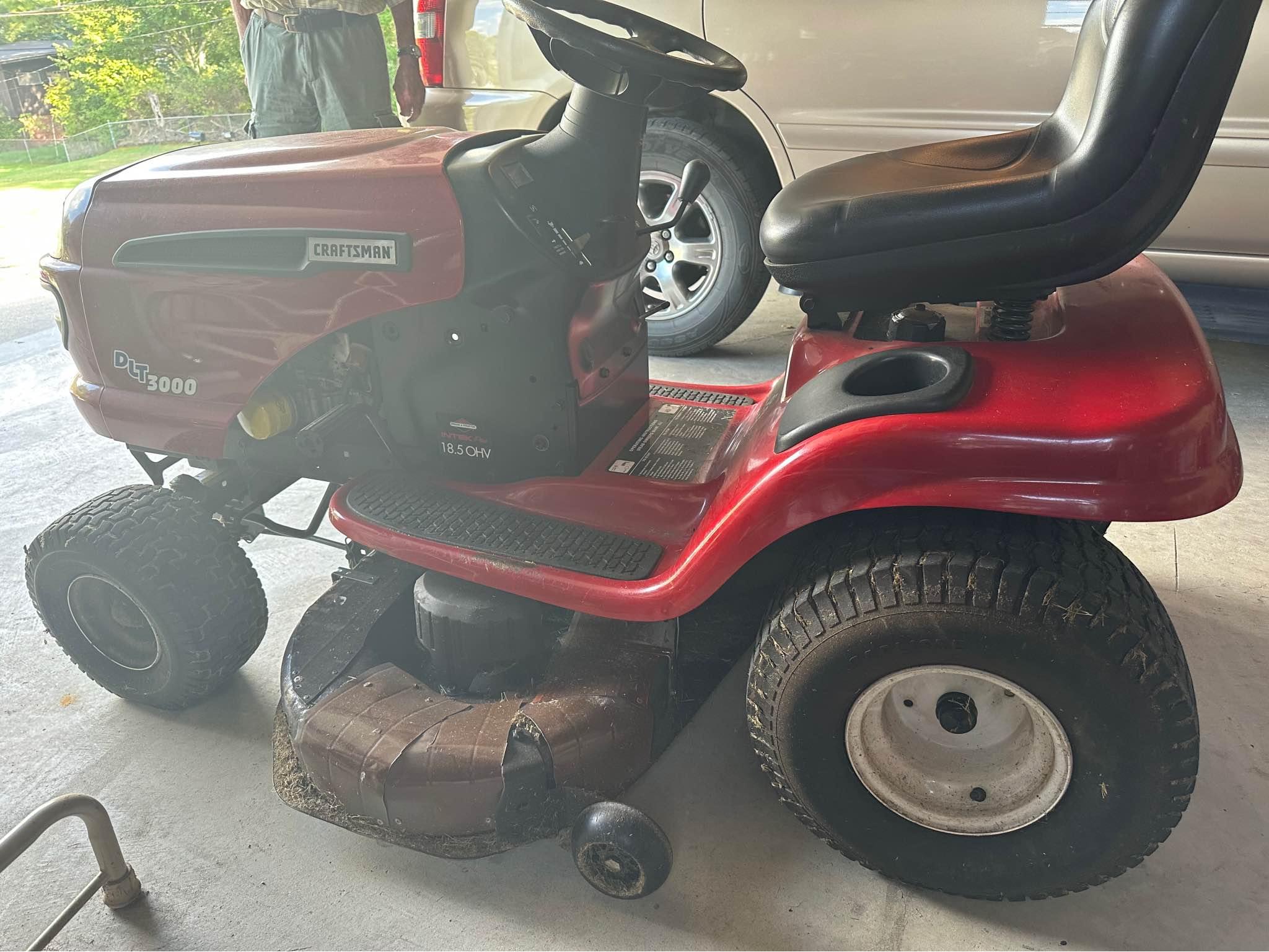 Craftsman DLT 3000 Riding Lawn Mower with Automatic Electric Start ...