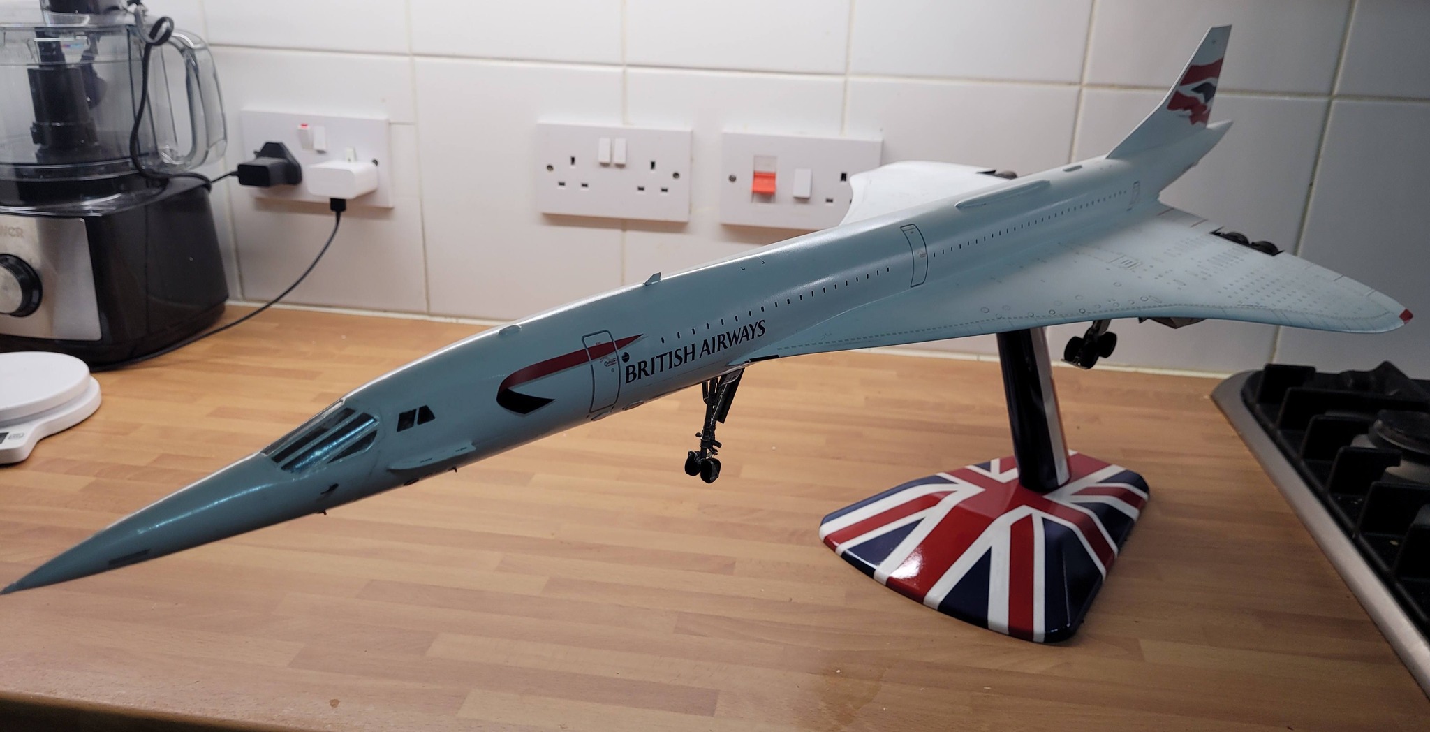 Heller 1/125 scale Concorde model