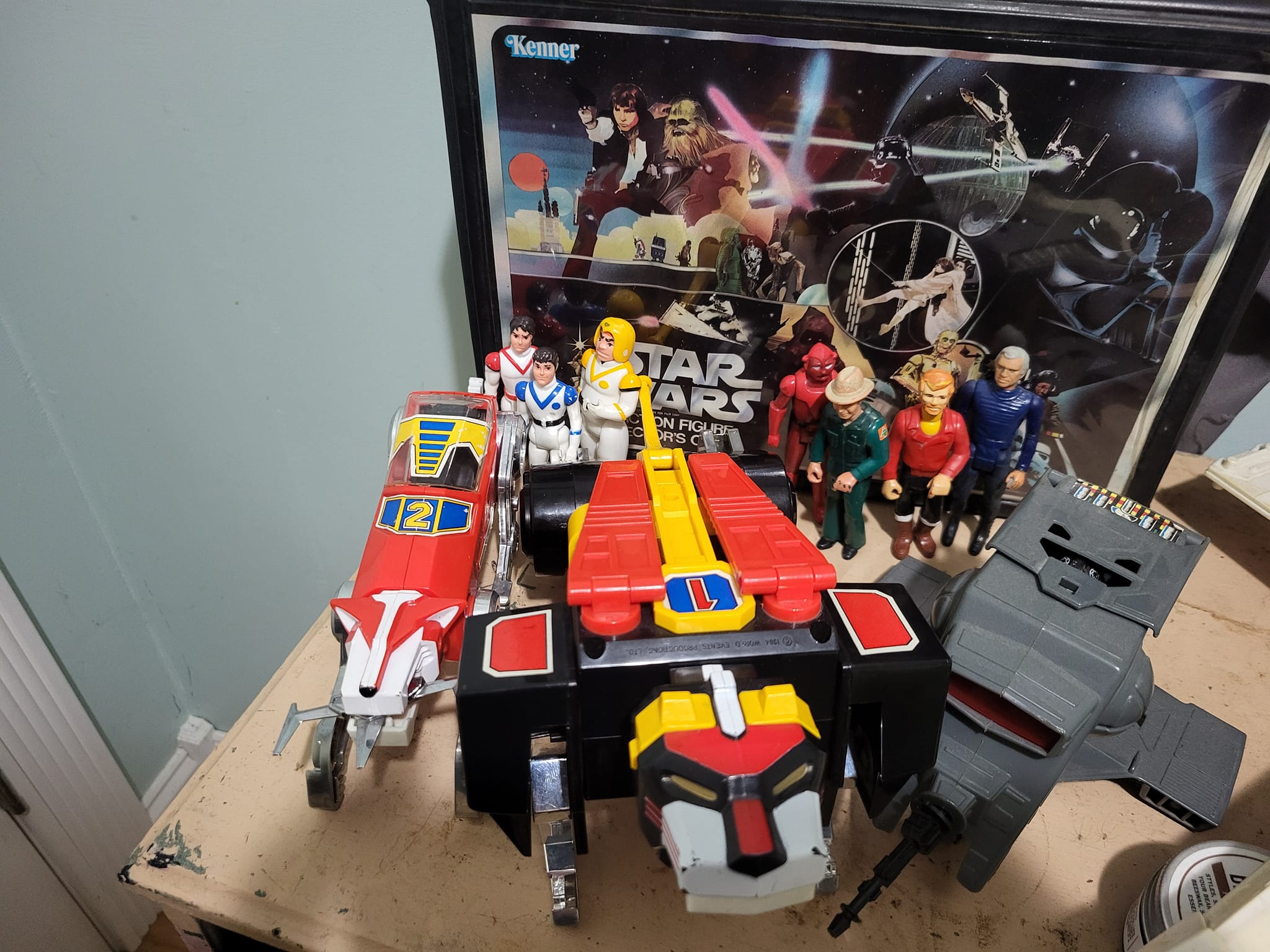 7 action figures as pictured and a small lion Lego.