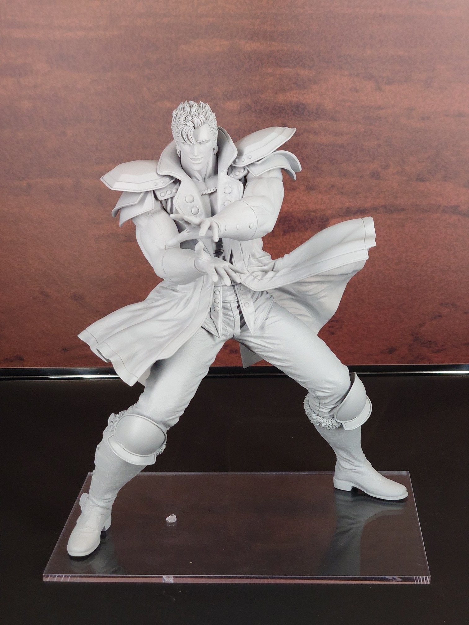 Il prototipo non colorato della statua di Juza delle Nuvole da