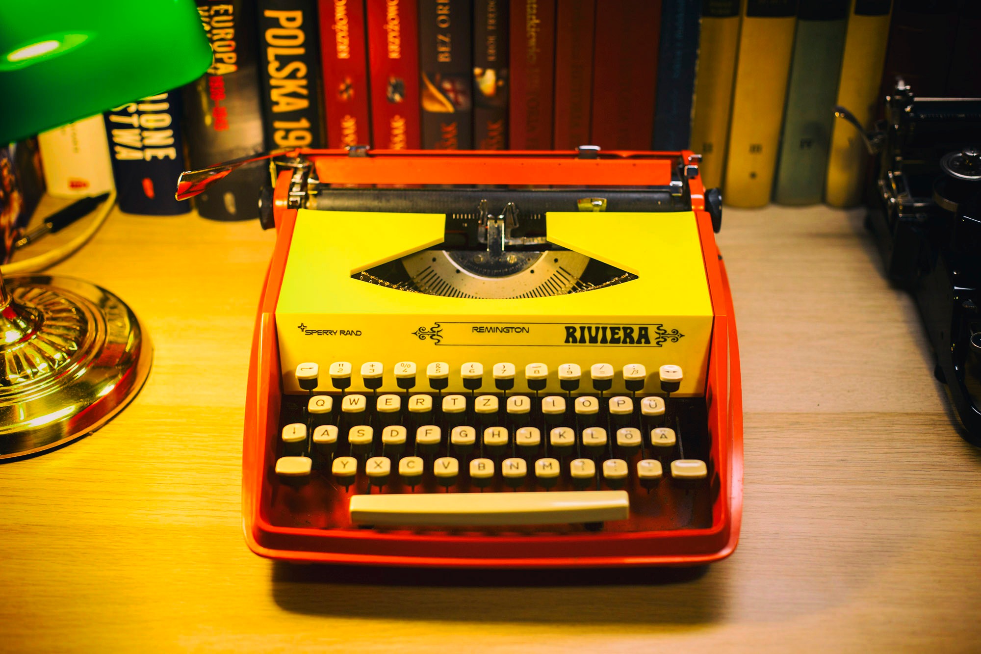 Remington Riviera portable typewriter details