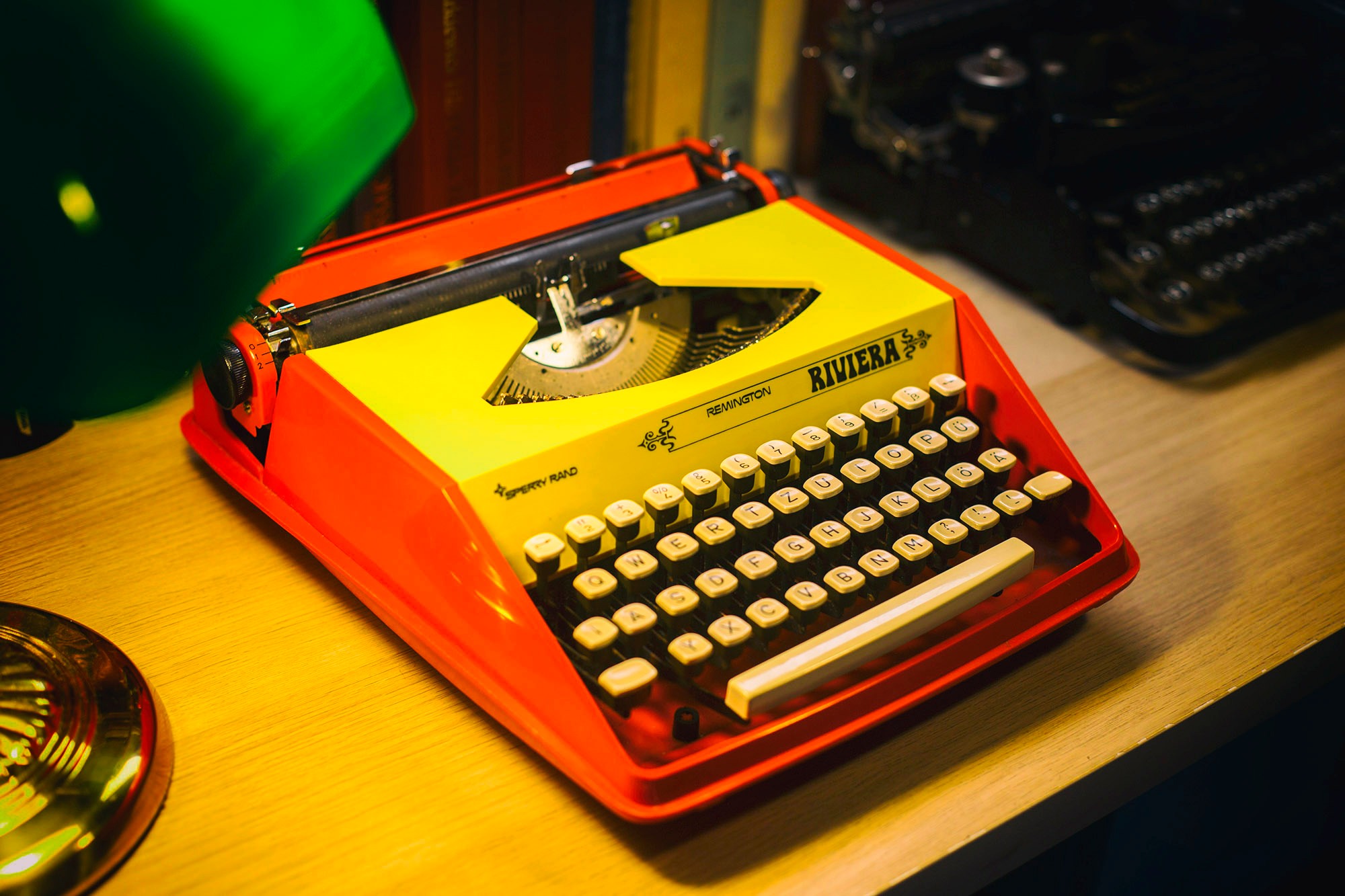 Remington Riviera portable typewriter details