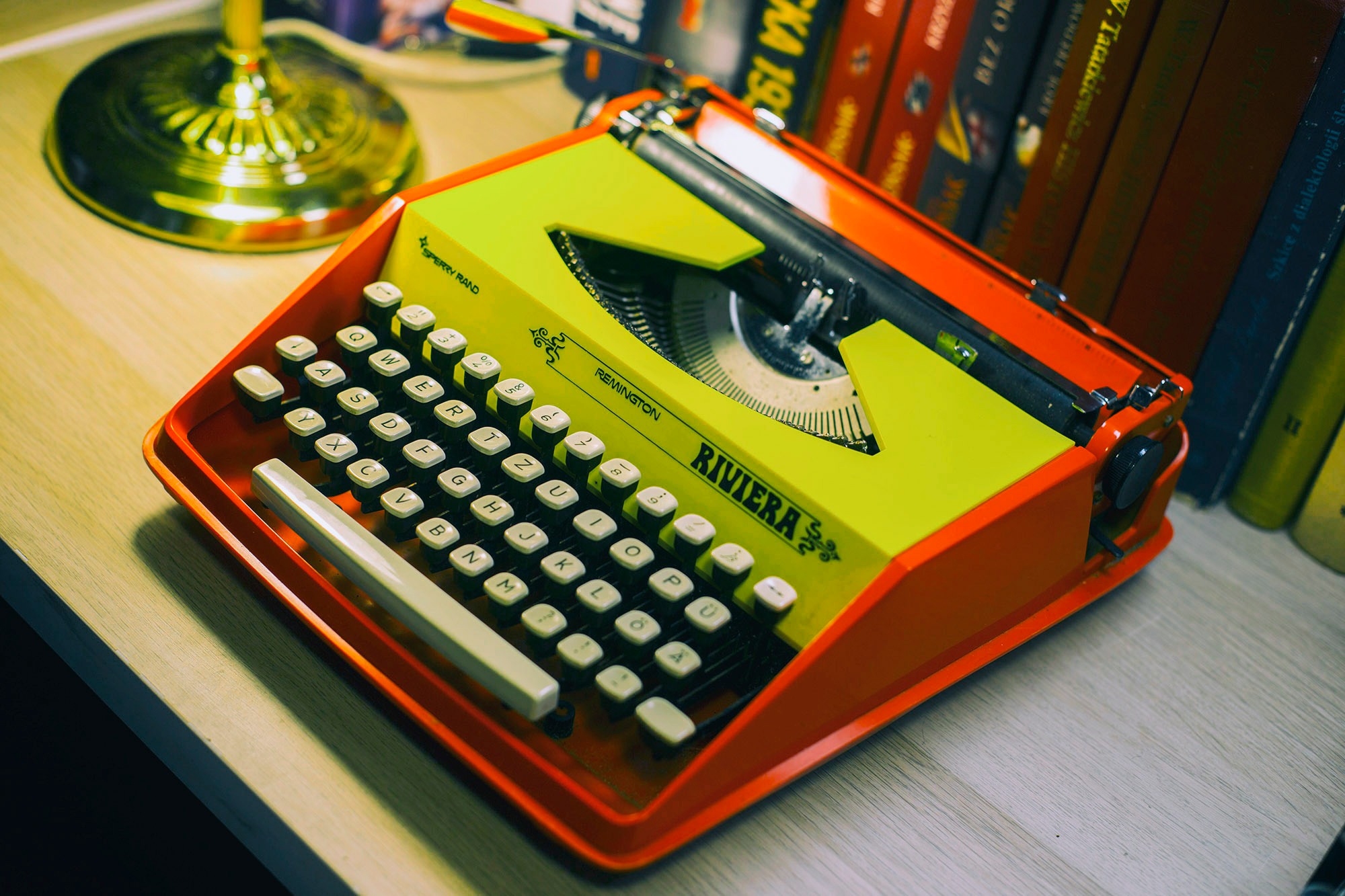 Remington Riviera portable typewriter details