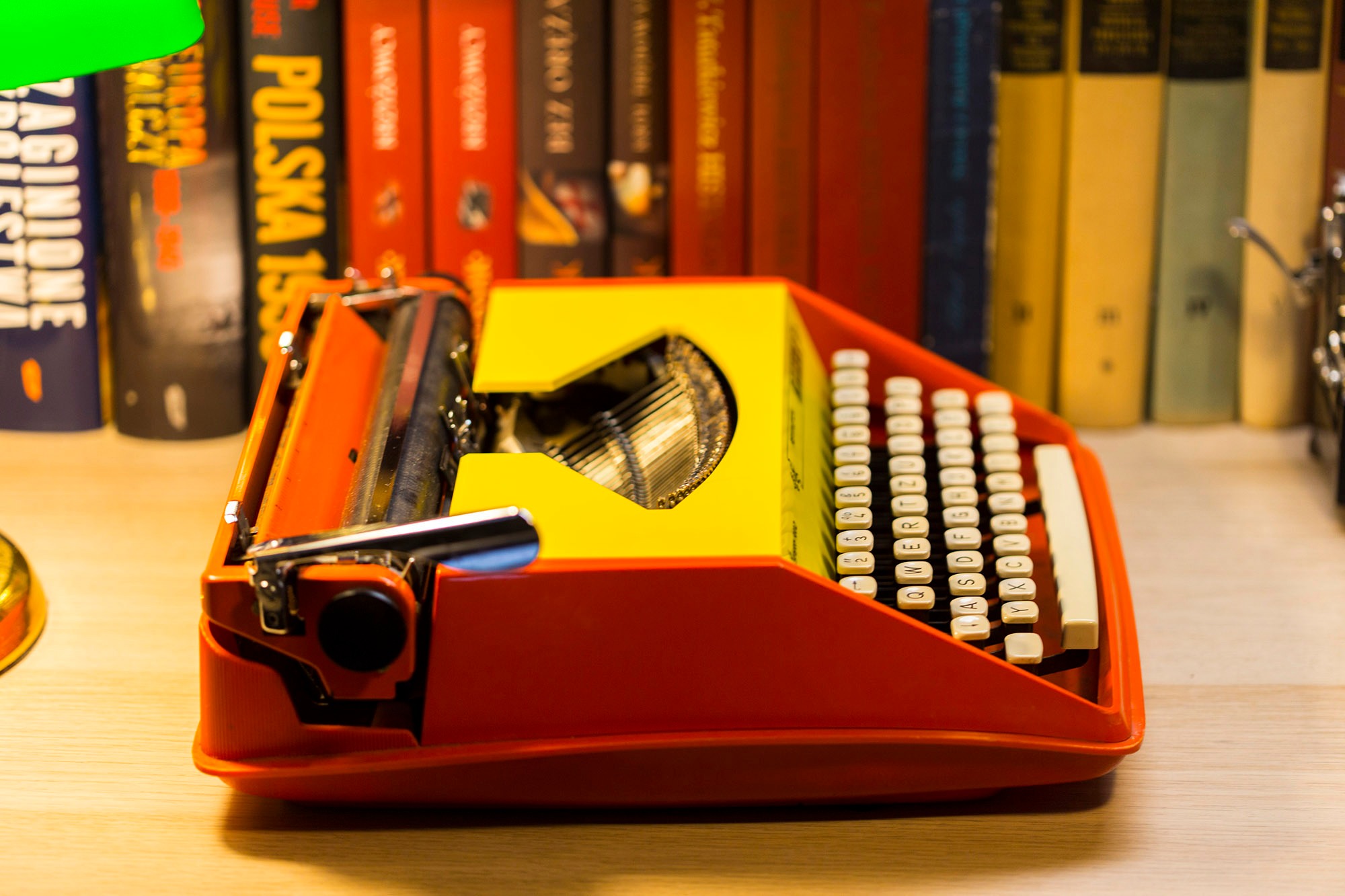 Remington Riviera portable typewriter details