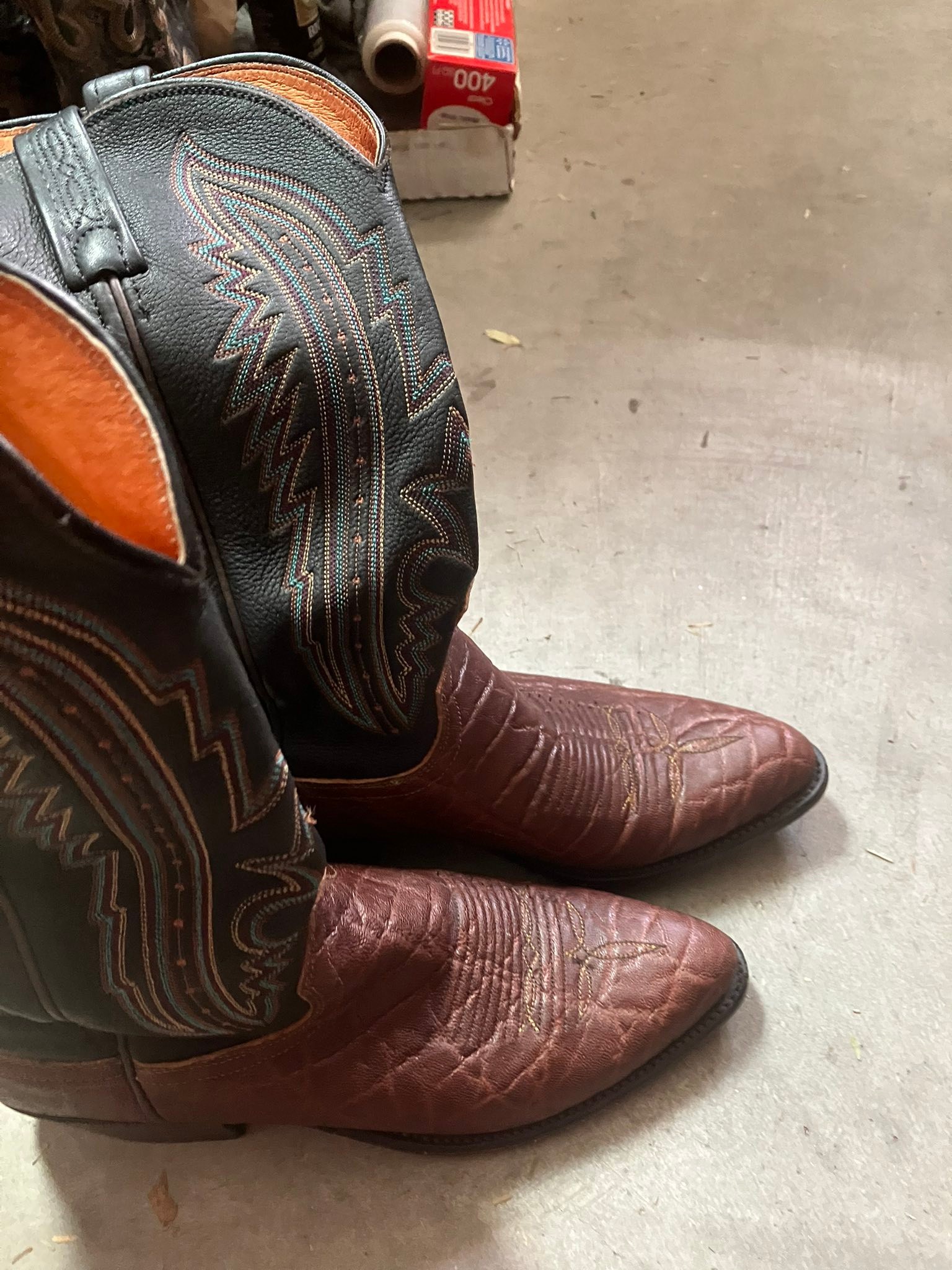 What do we think on these lucchese 2000”s real or print ??