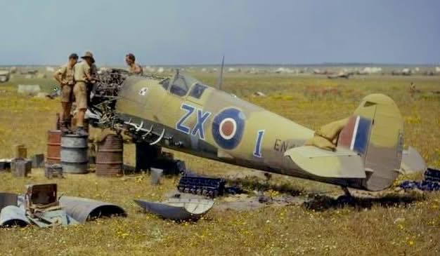 クラシック　12 🛠️ IMPROVISED WORKSHOP – Polish Spitfire in Tunisia, April 1943
