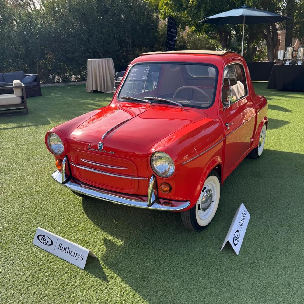 🚨 1959 Piaggio Vespa 400 🚨 This charming microcar stole the show