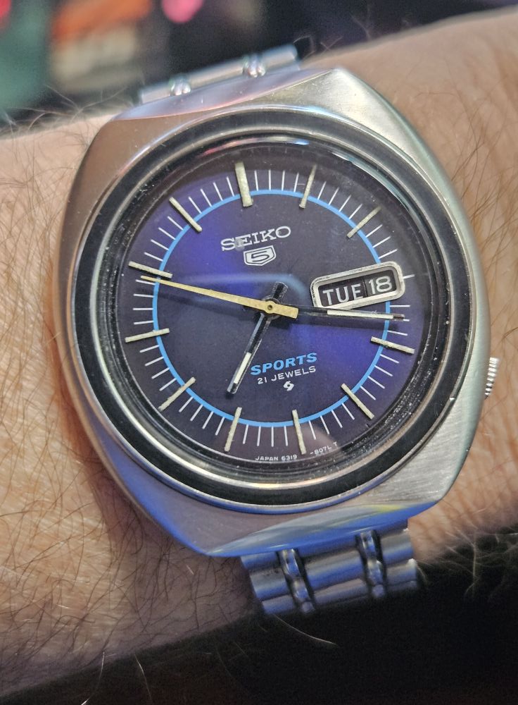 6319-8070 January 1977 SEIKO 5 D TUE TUE18 18 SPORTS 2IJEWELS 21 W