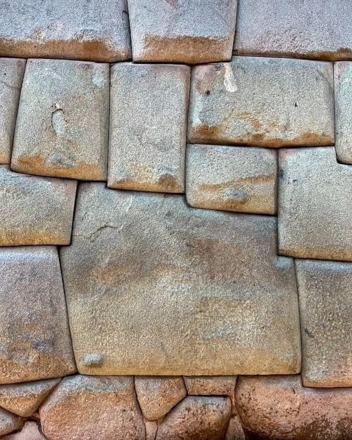 PERÚ conócelo - • Piedra de los 12 ángulos Ubicado en la calle Hatun ...