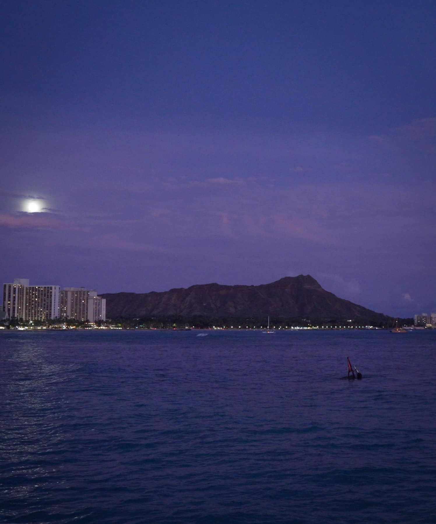 Diamond Head under the full moon!?️?